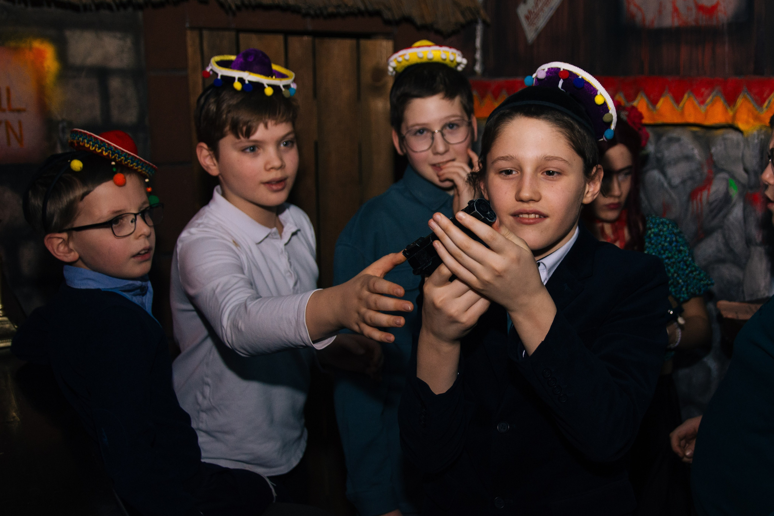 Квесты и праздники в Нелогике. Фотограф в Москве. Индивидуальные и парные съёмки, мероприятия, промо-съёмки для артистов