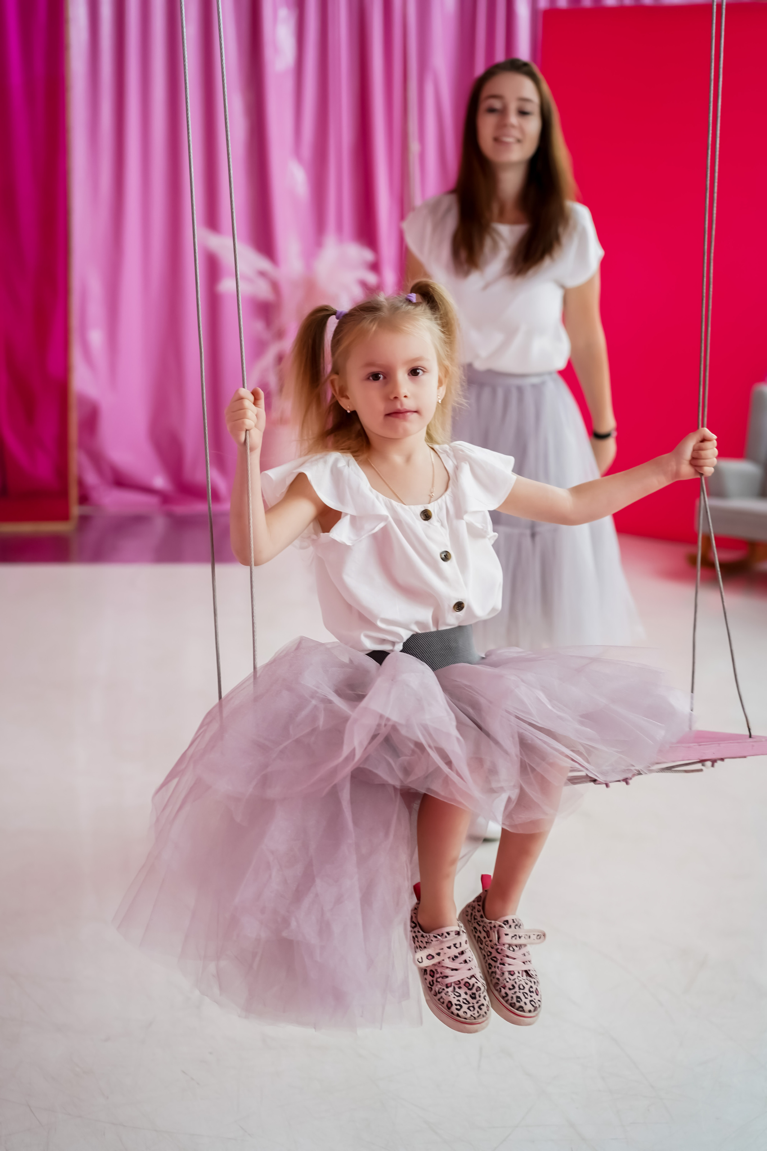 Мама с дочкой в студии. Фотограф Москва, визуальный менеджер Дарья Шевченко