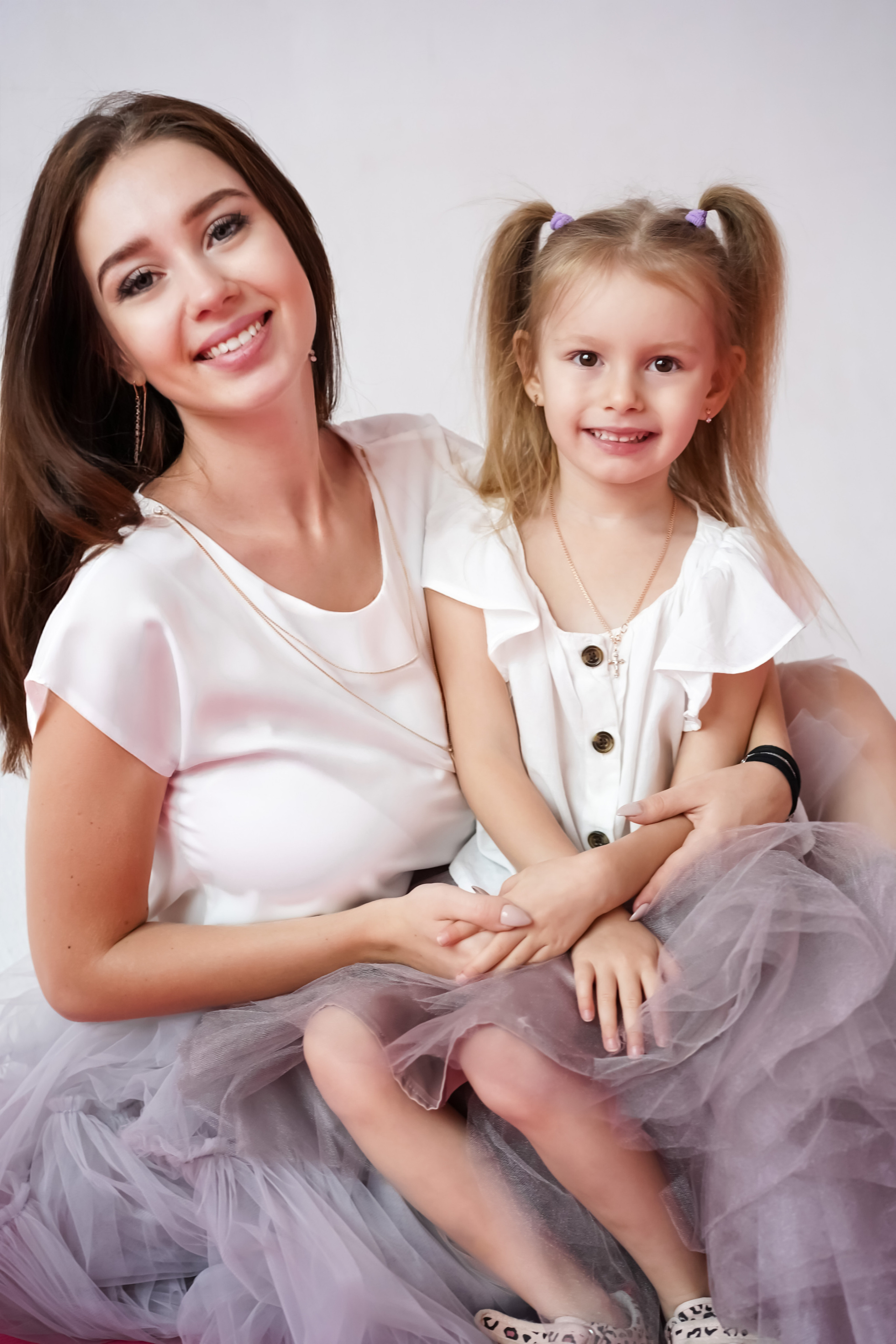 Мама с дочкой в студии. Фотограф Москва, визуальный менеджер Дарья Шевченко