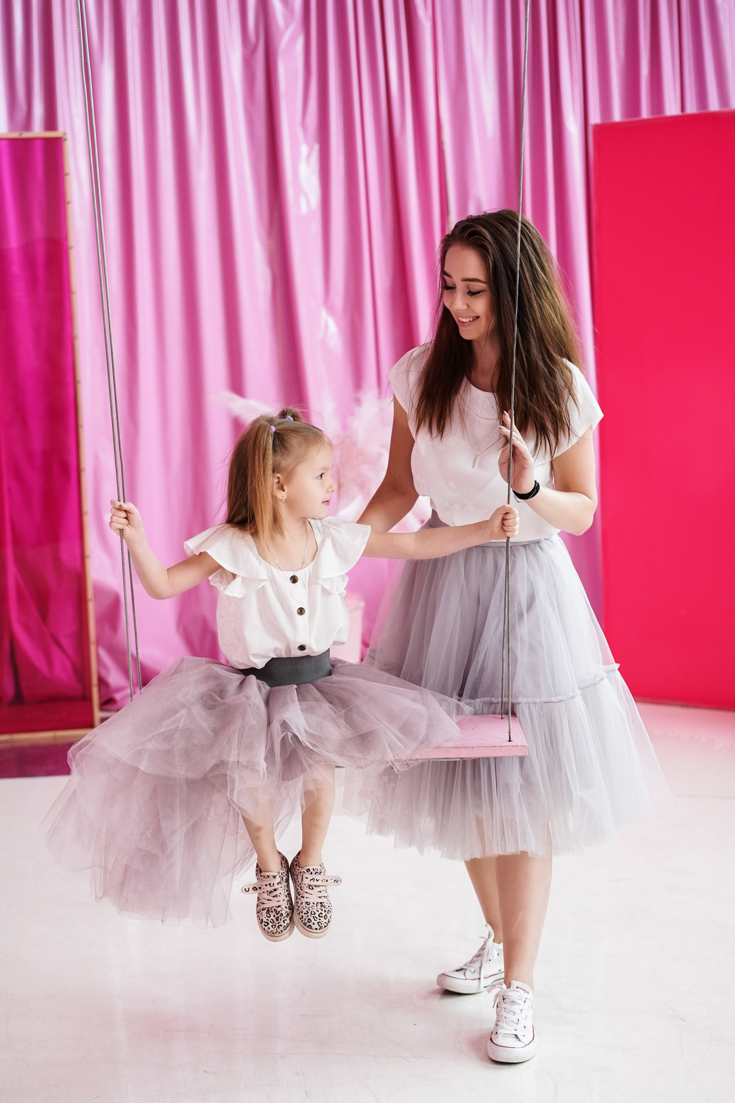 Мама с дочкой в студии. Фотограф Москва, визуальный менеджер Дарья Шевченко