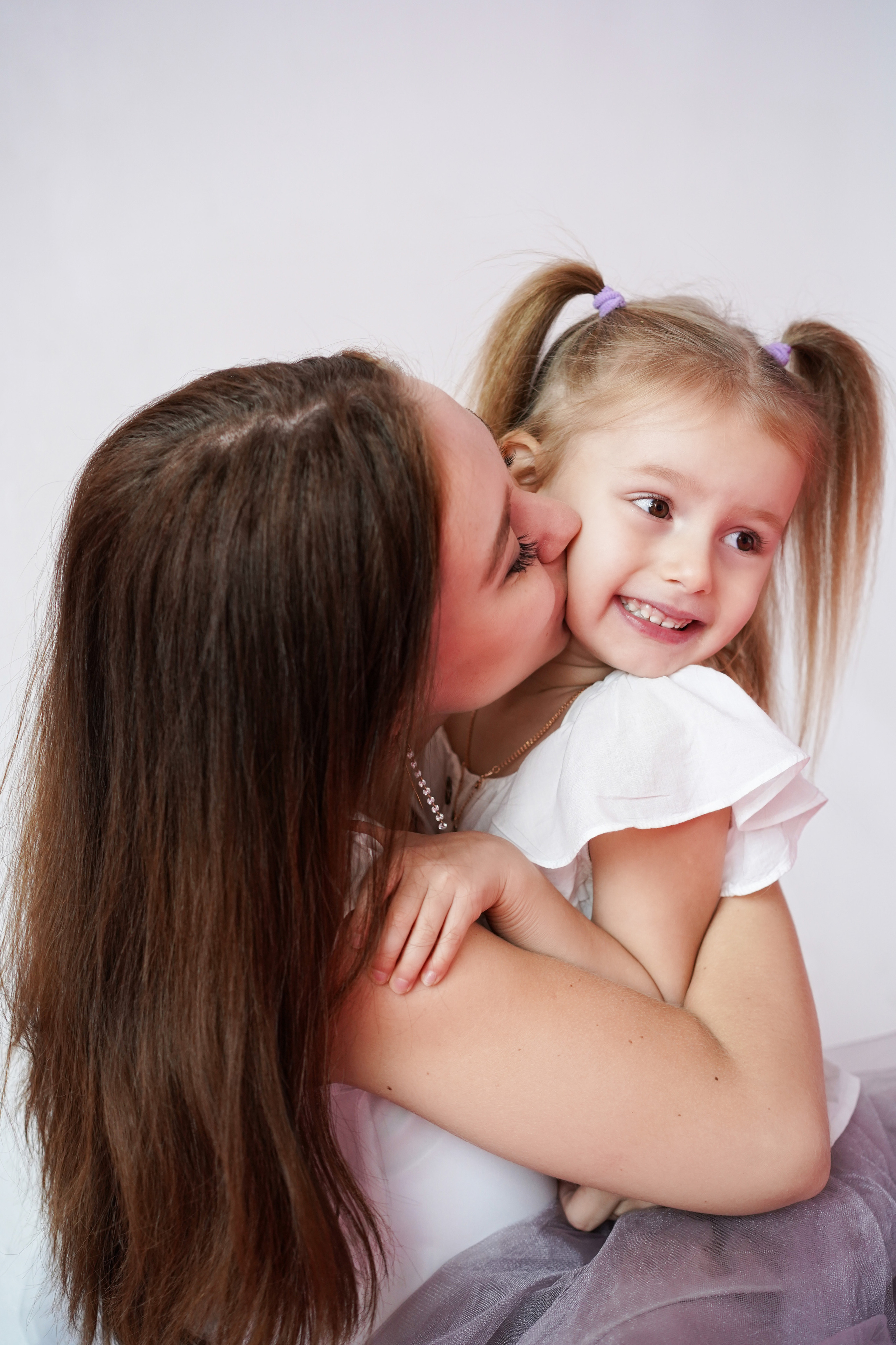 Мама с дочкой в студии. Фотограф Москва, визуальный менеджер Дарья Шевченко