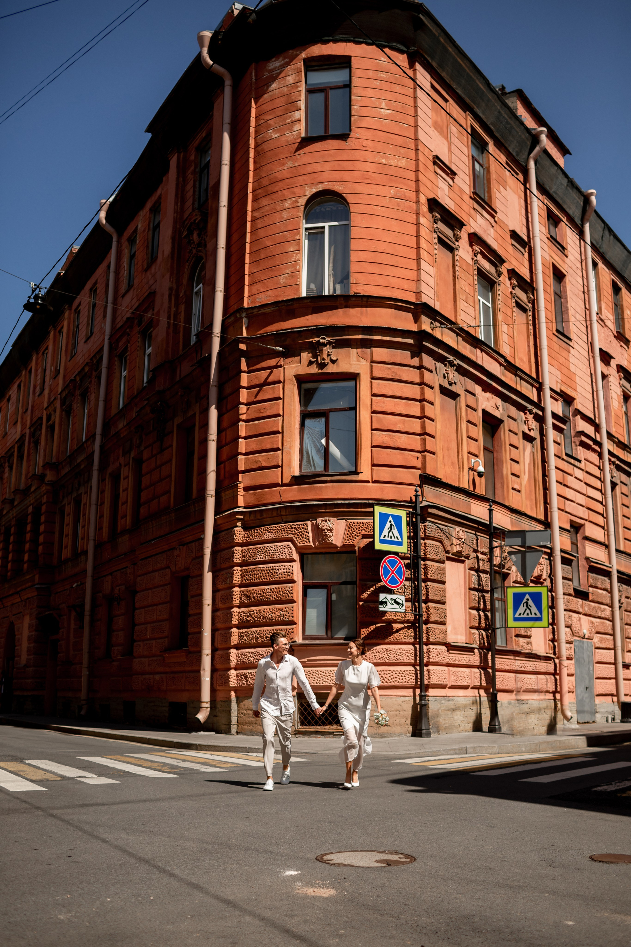 Свадебная фотопрогулка по улицам Петербурга. Свадебный фотограф Кирилл Белый