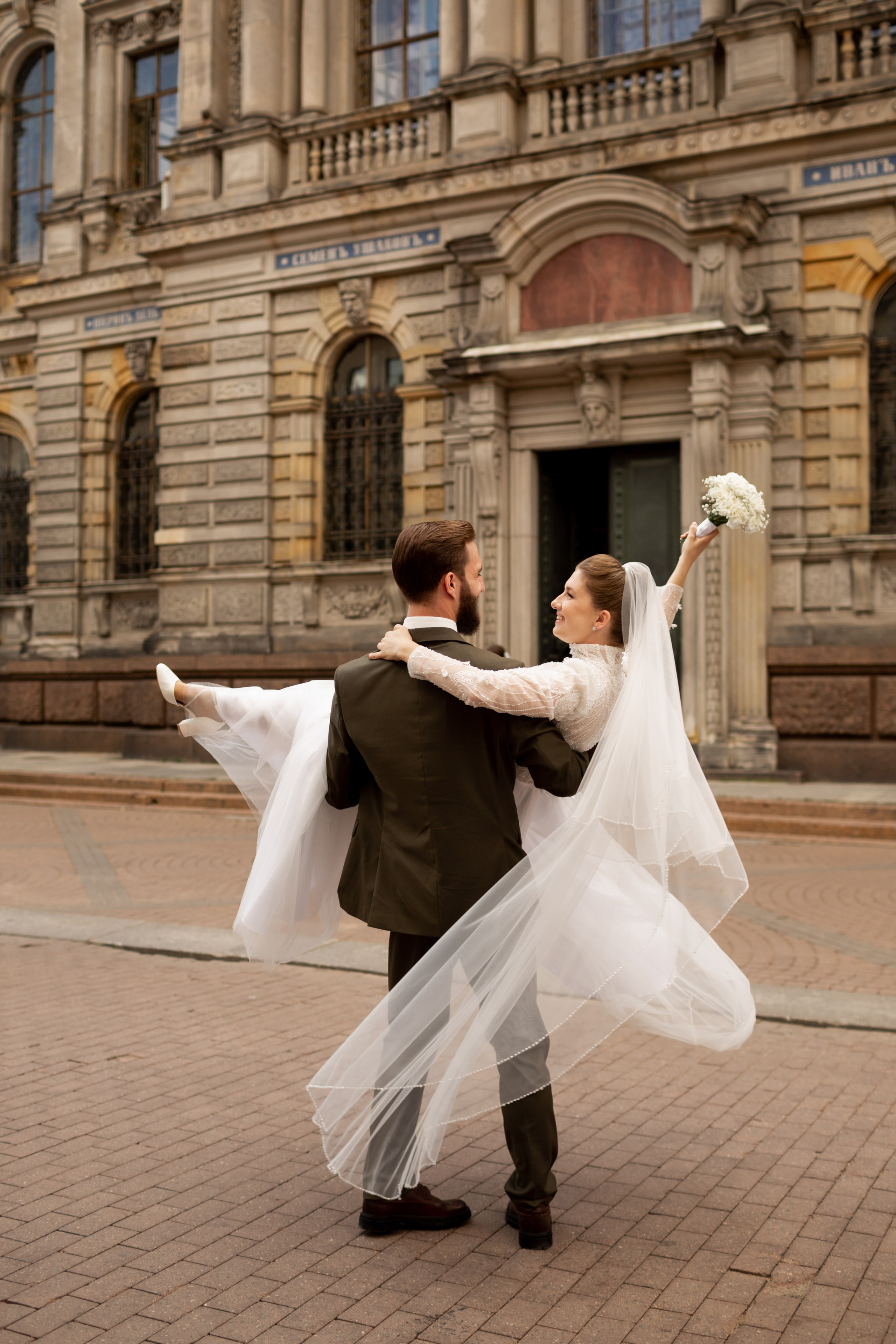 Фата развевается на ветру