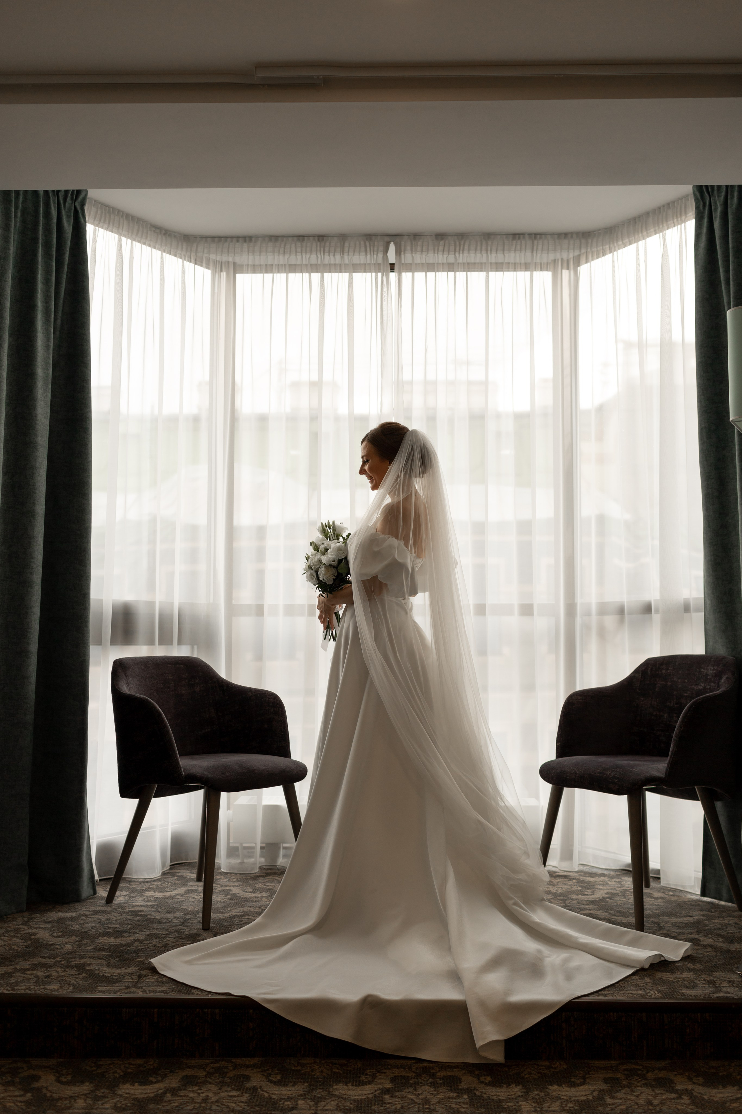 Свадебная фотопрогулка в Санкт-Петербурге. Свадебный фотограф Кирилл Белый