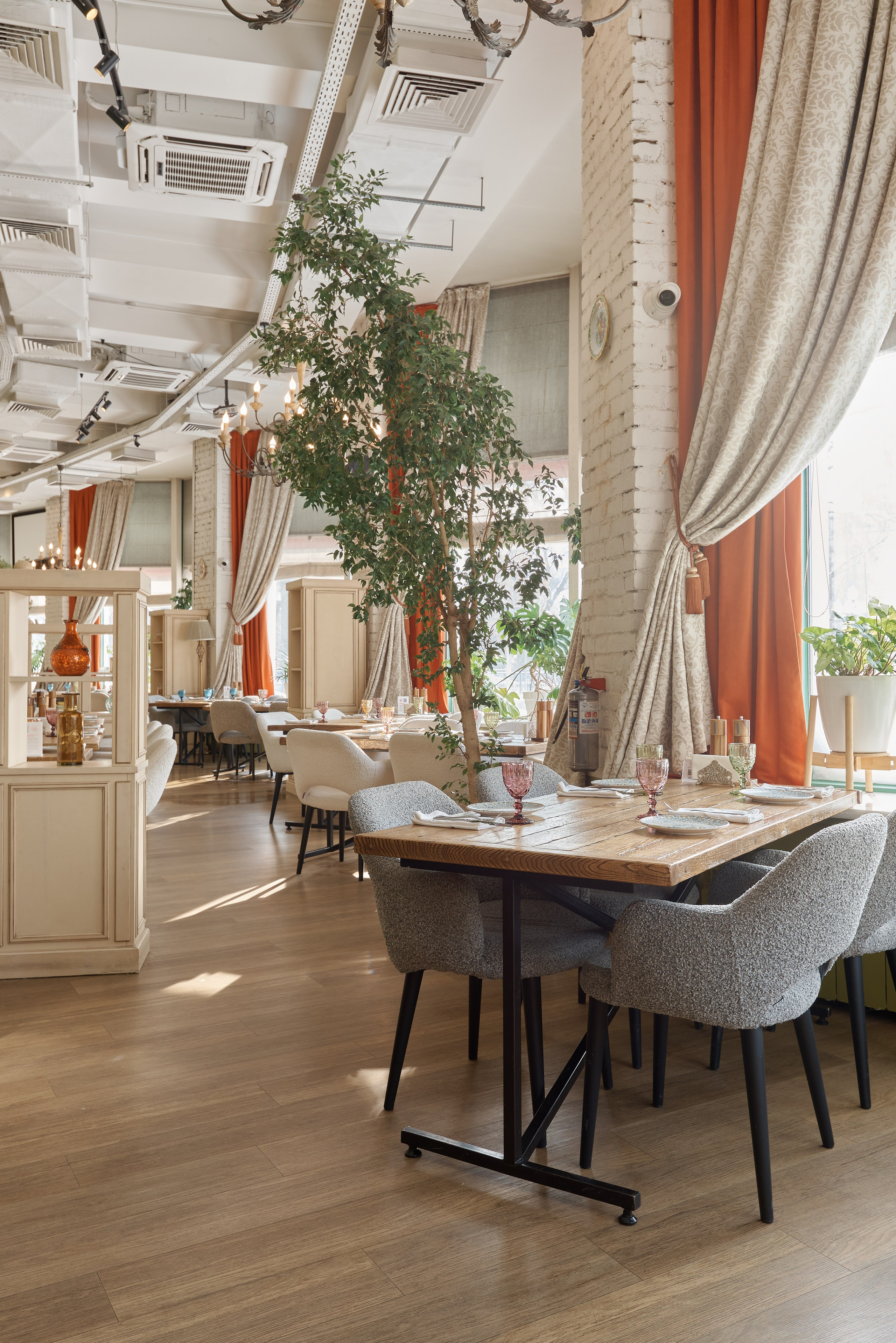 Si! (Екатеринбург). Абросимов Лев интерьерный и архитектурный фотограф