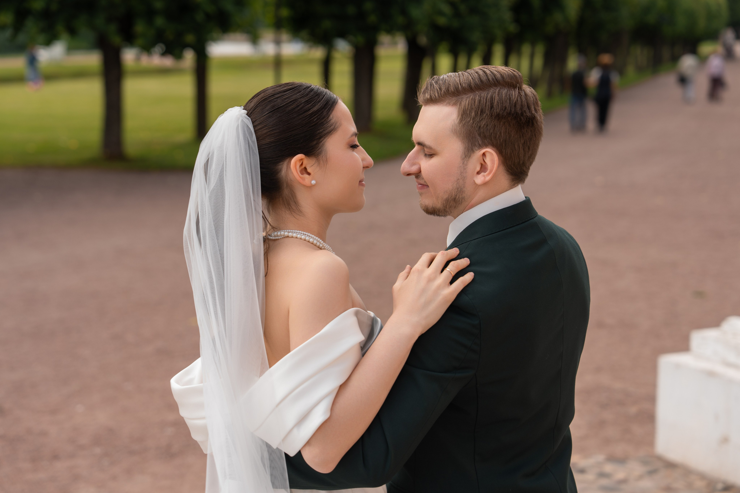 Влад и Илина в Кусково. Свадебный фотограф в Москве Анна Полушина