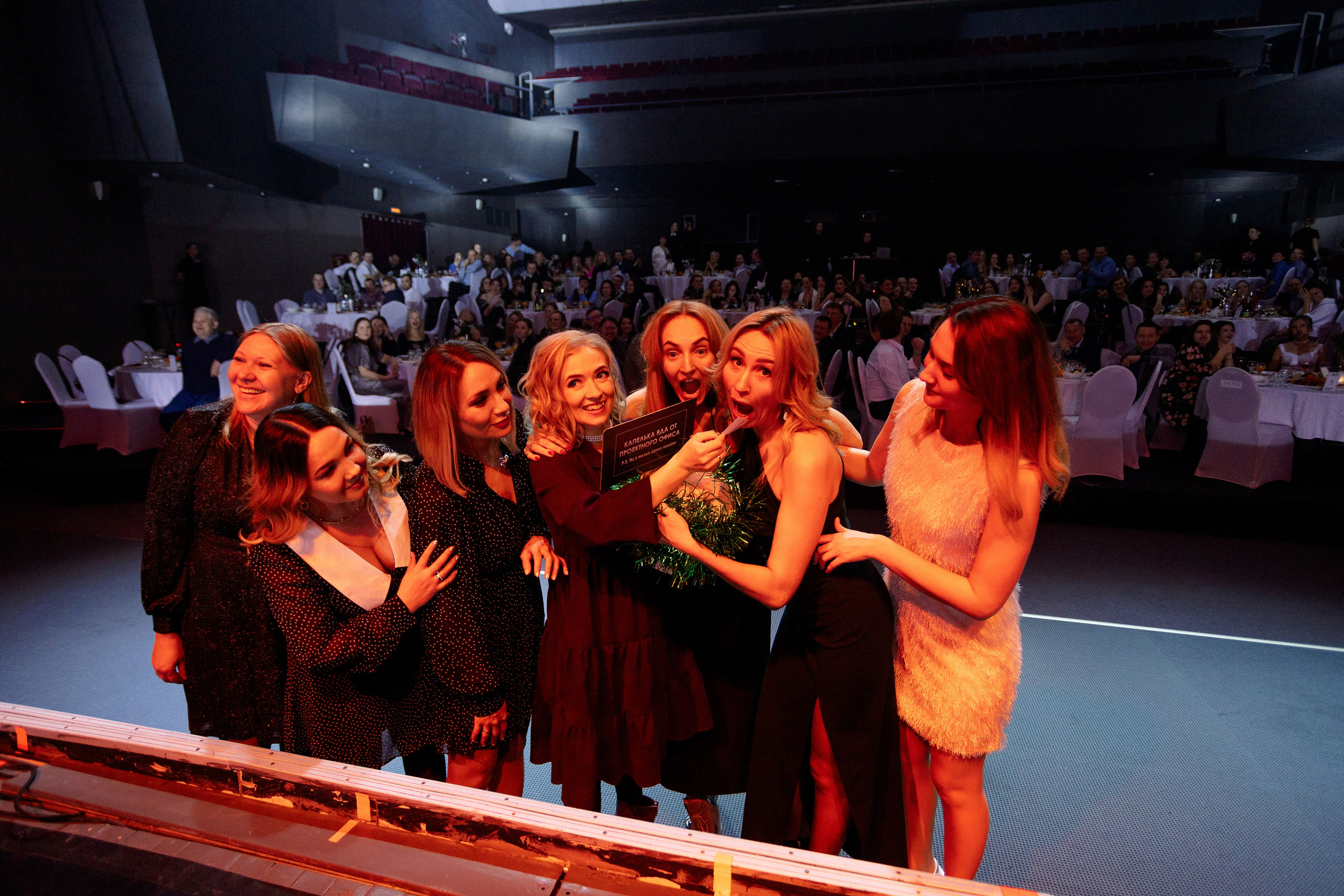 РЕПОРТАЖ: НОВЫЙ ГОД В ДК МЕТАЛЛУРГ. Профессиональный фотограф в Ижевске Леша Петров