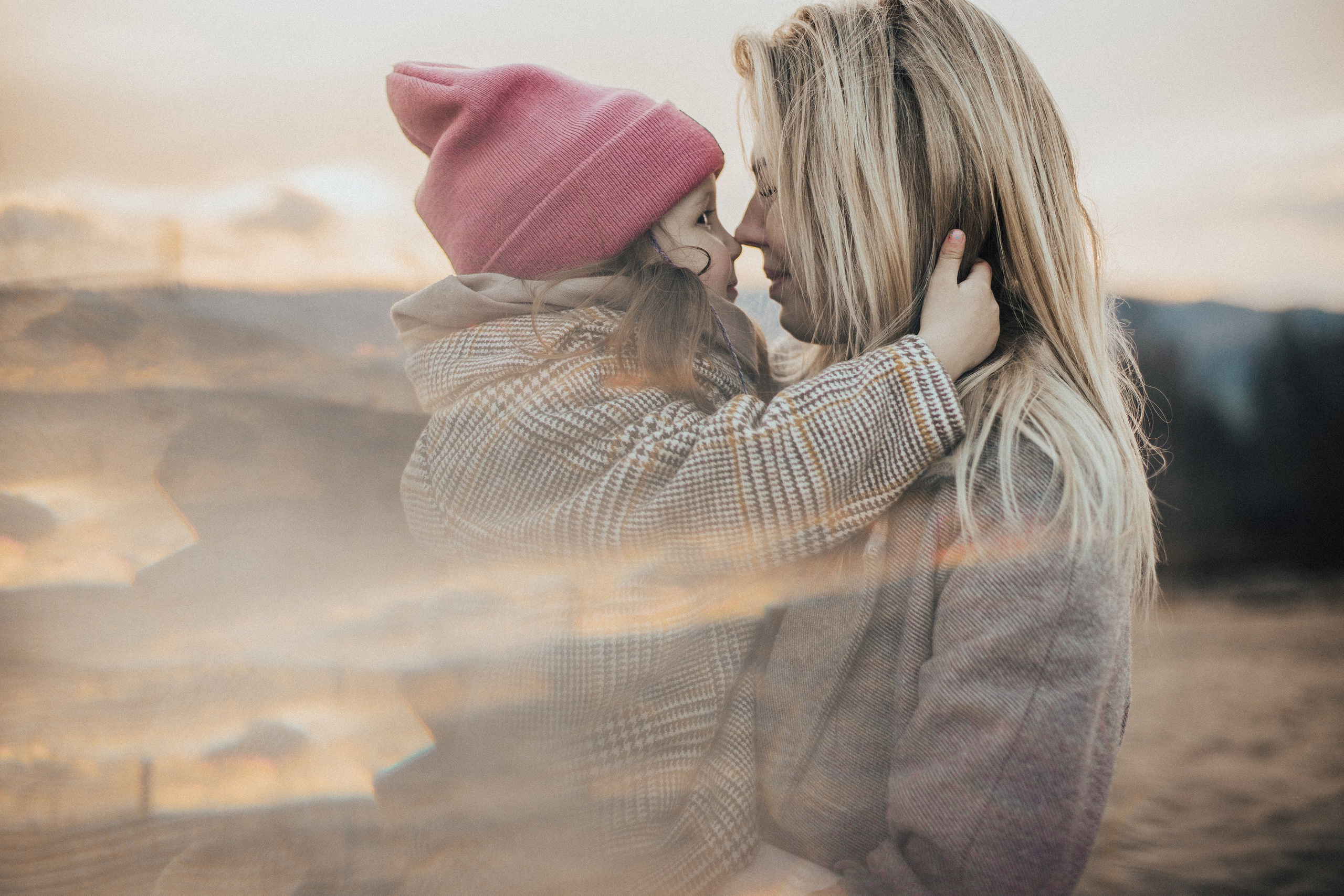 Алиса с мамой на Байкале. Фотограф Слюдянка Иркутск Наталья Кургина