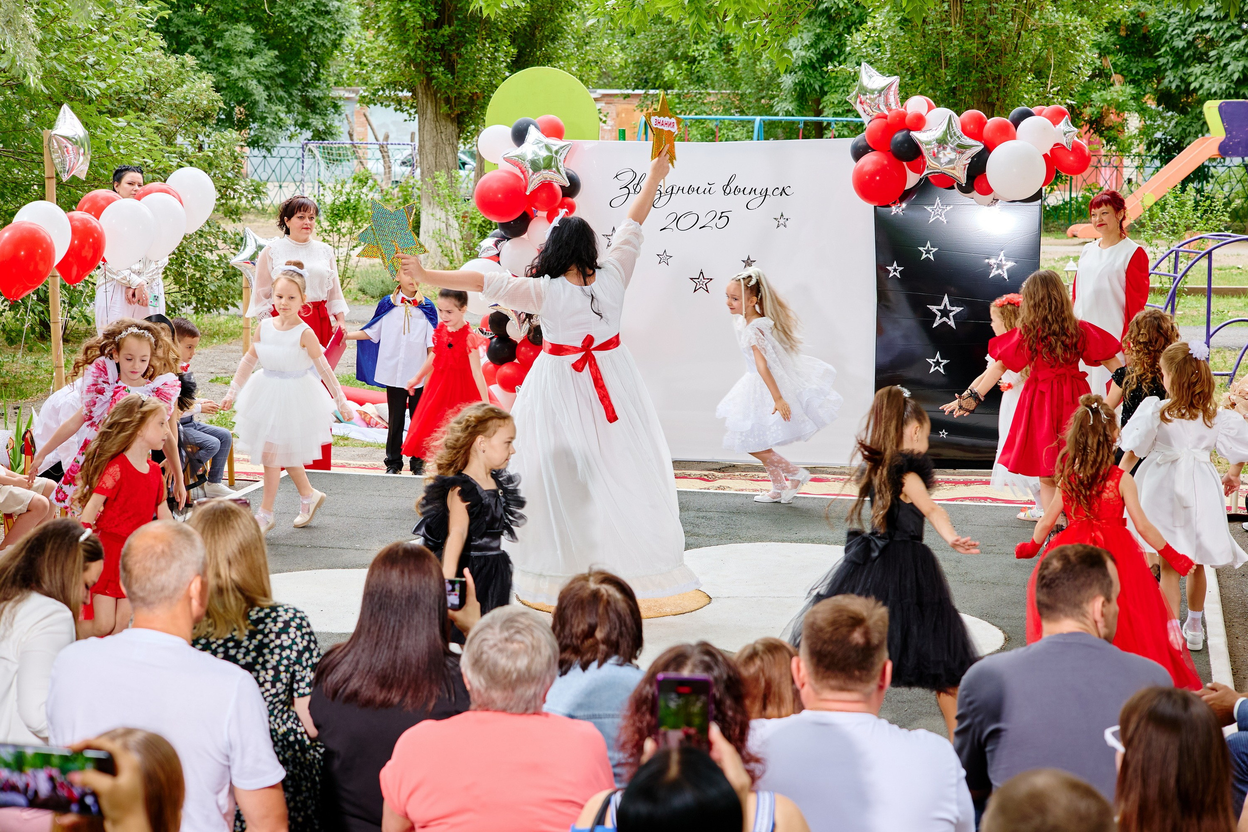 Выпускной 45 сад. Фотограф Выпускные альбомы Таганрог Сергей Коробченко
