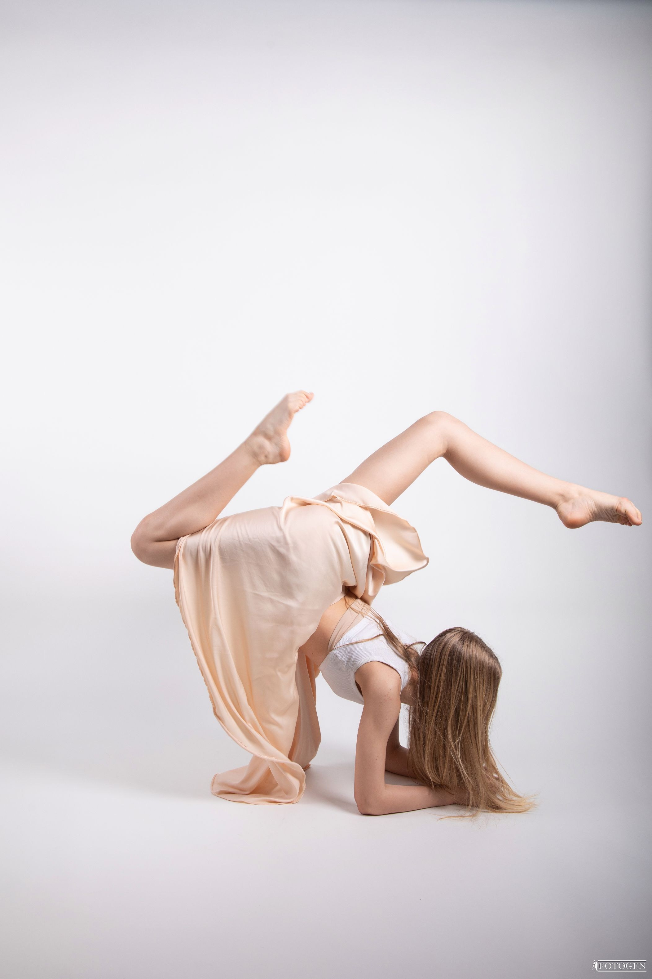 Фотосессия Девочек до 14 лет в Интерьере — Fotogen. Интерьерная фотостудия FOTOGEN г. Краснодар