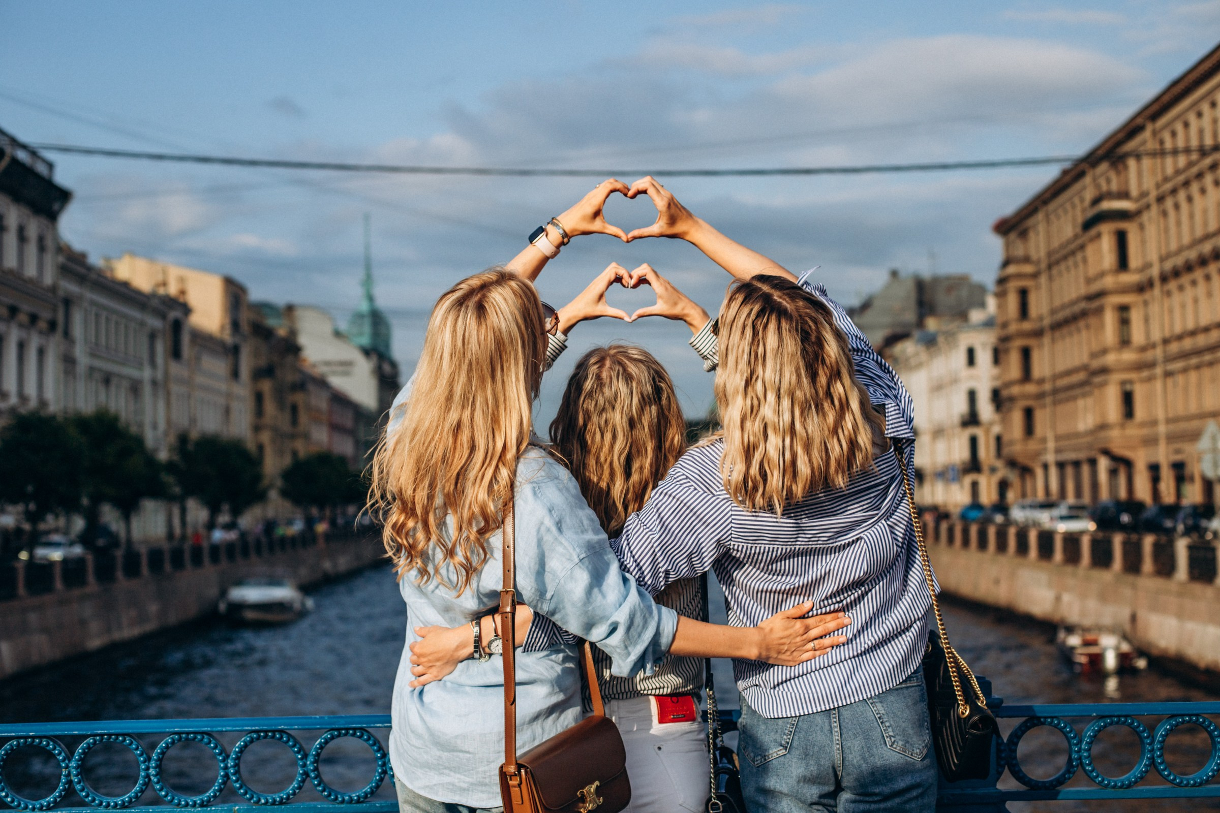 Саша, Ульяна и Настя в июне. Фотопрогулка в Петербурге. Индивидуальный и семейный фотограф в Санкт-Петербурге