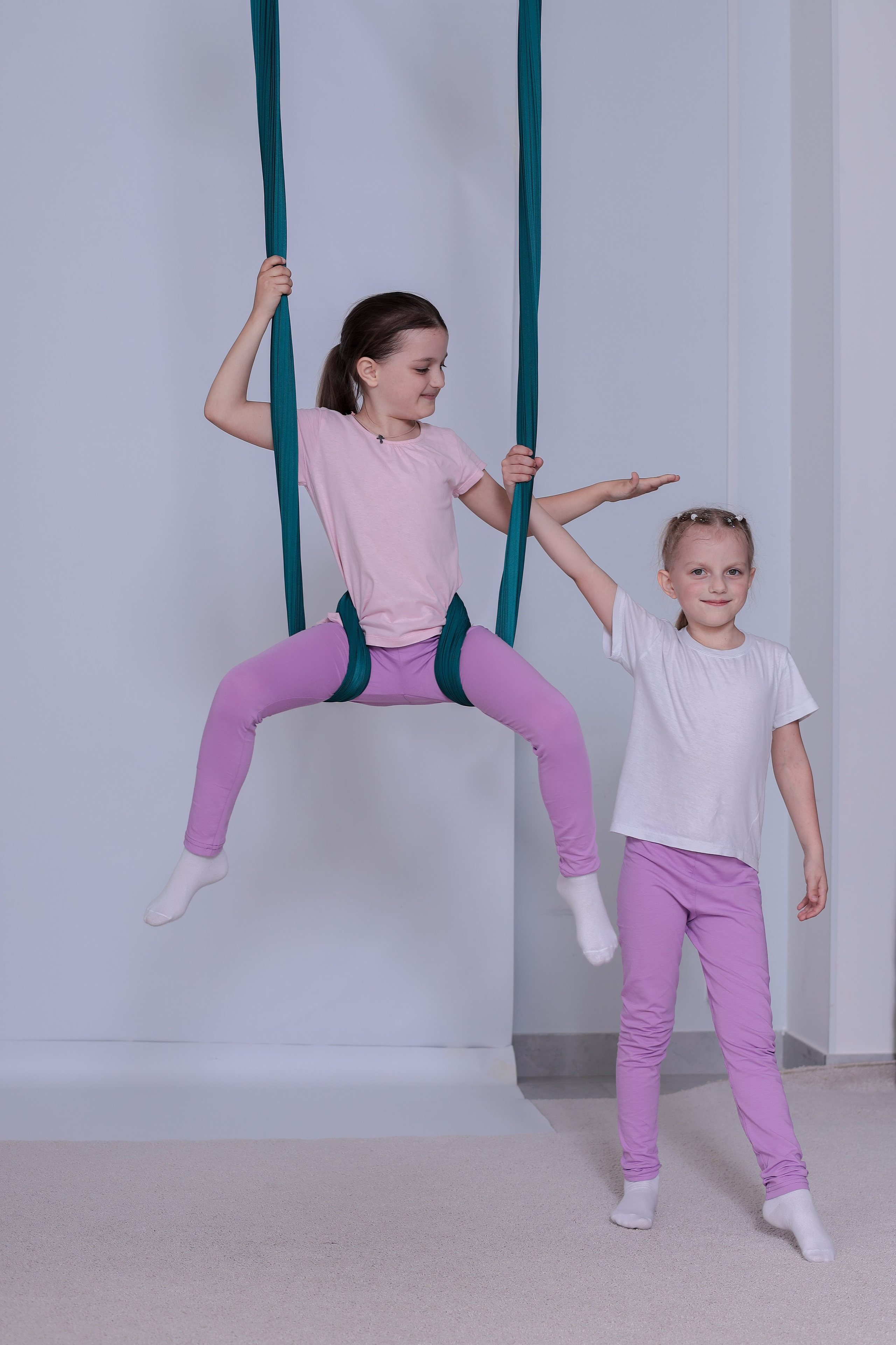 Детская аэройога. Фотограф Надршина Лилия