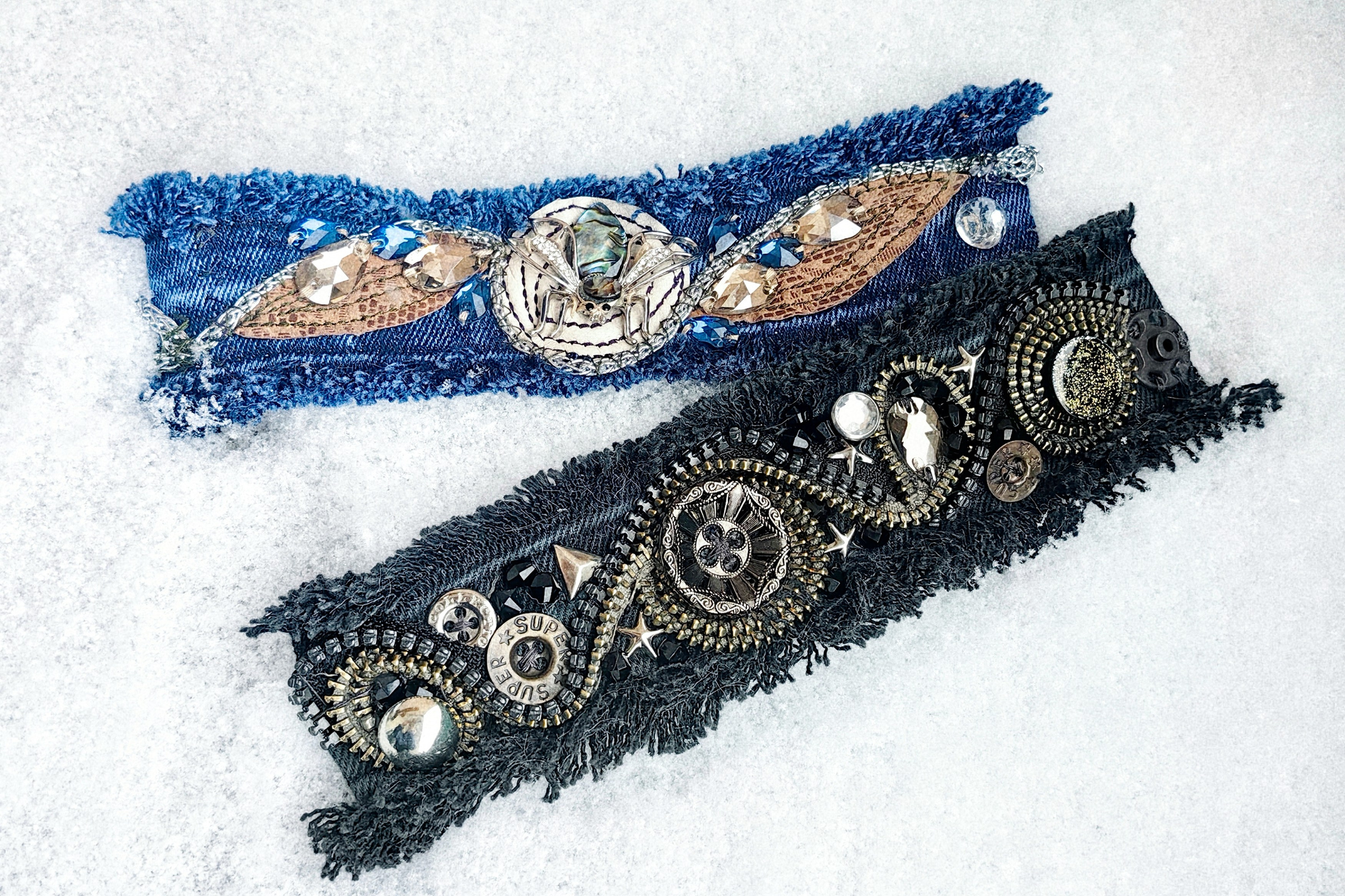 Два браслета из остатков джинсовой ткани, но совершенно в разных стилях. Ар деко и гранж. 