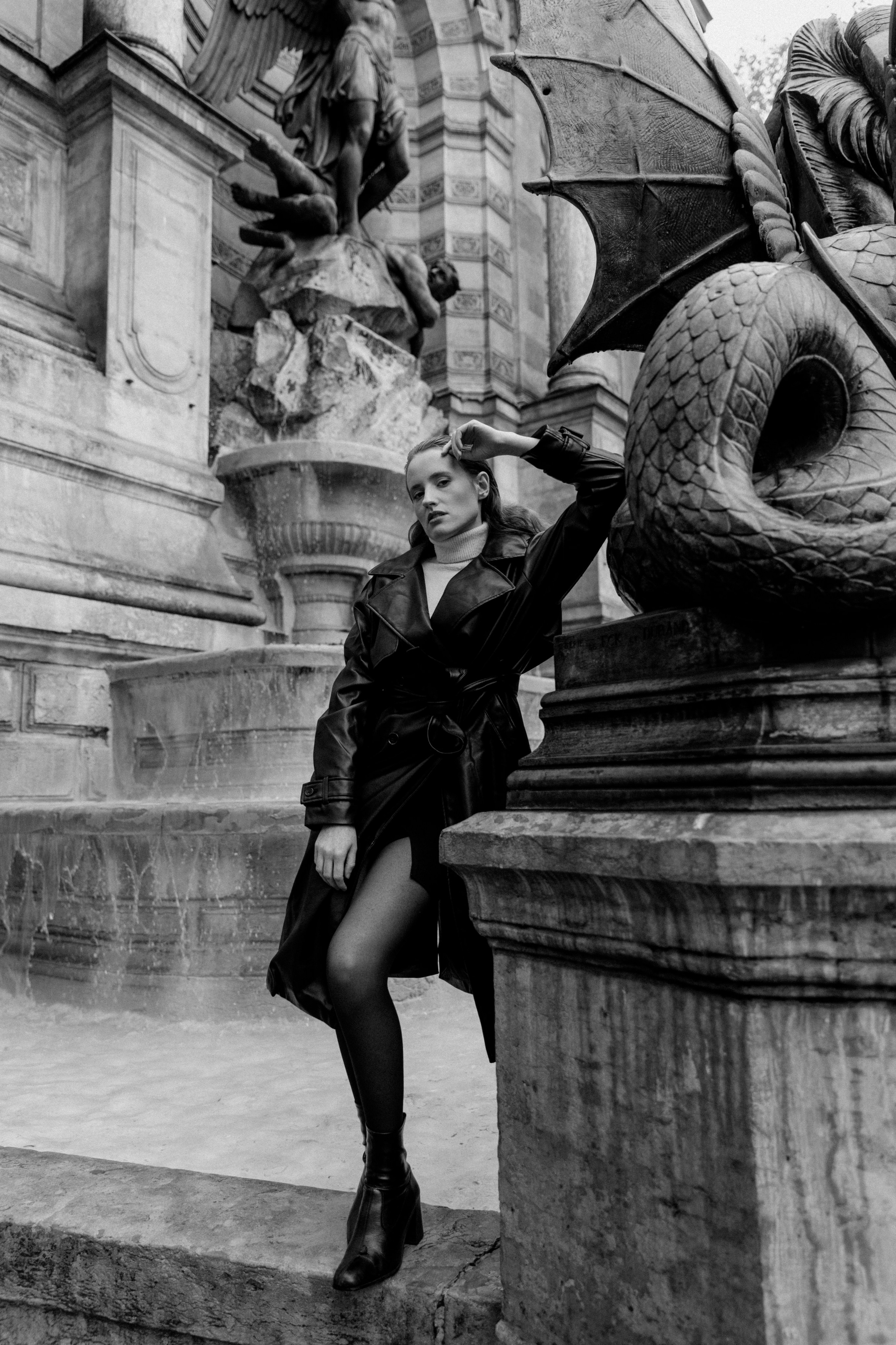 Femme fatale. Photographer in Paris