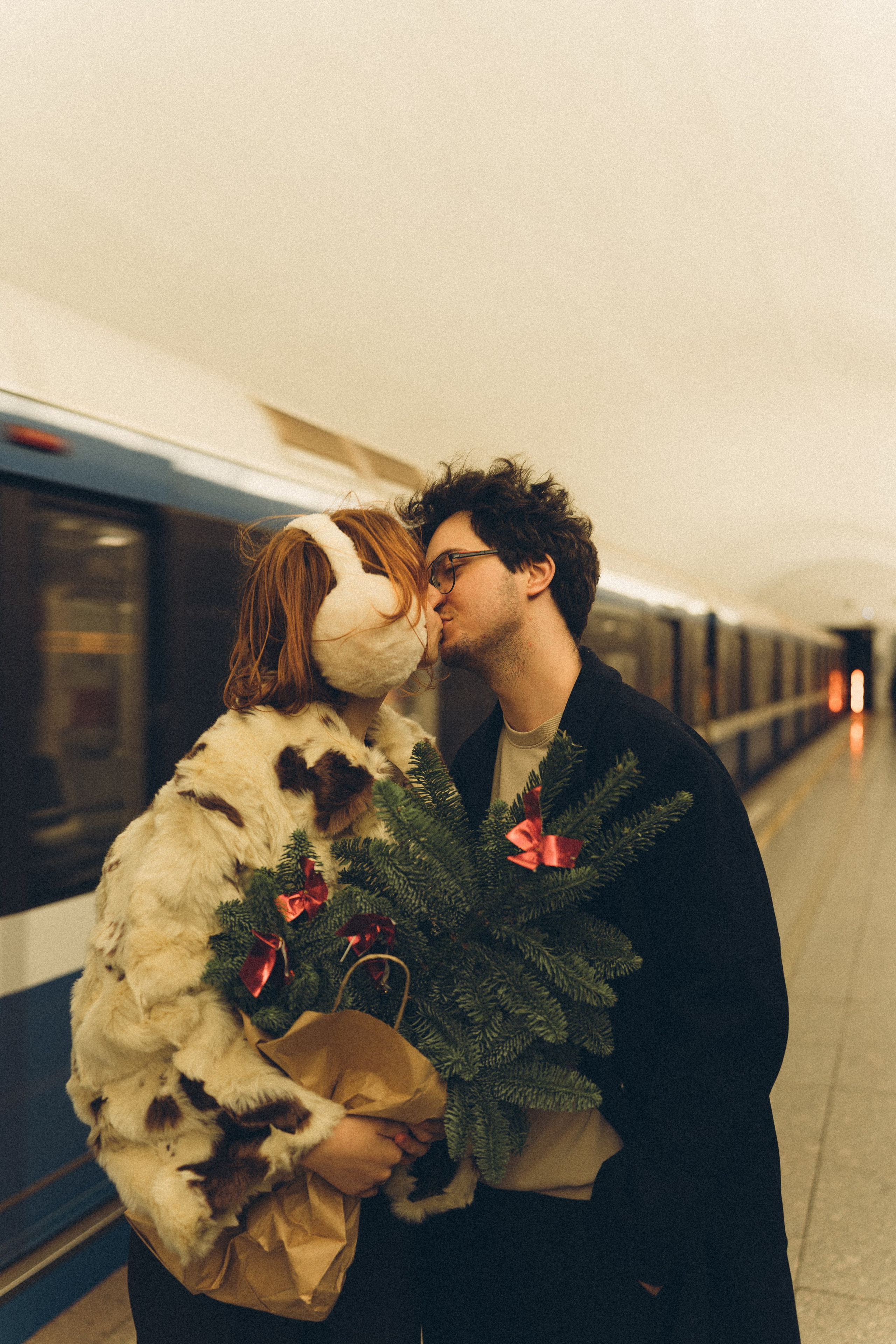 НОВОГОДНЯЯ ФОТОСЕСИИЯ ПАРЫ В МЕТРО ЛЮБОВЬ. Профессиональный фотограф, Санкт-Петербург — Виктория Богомолова