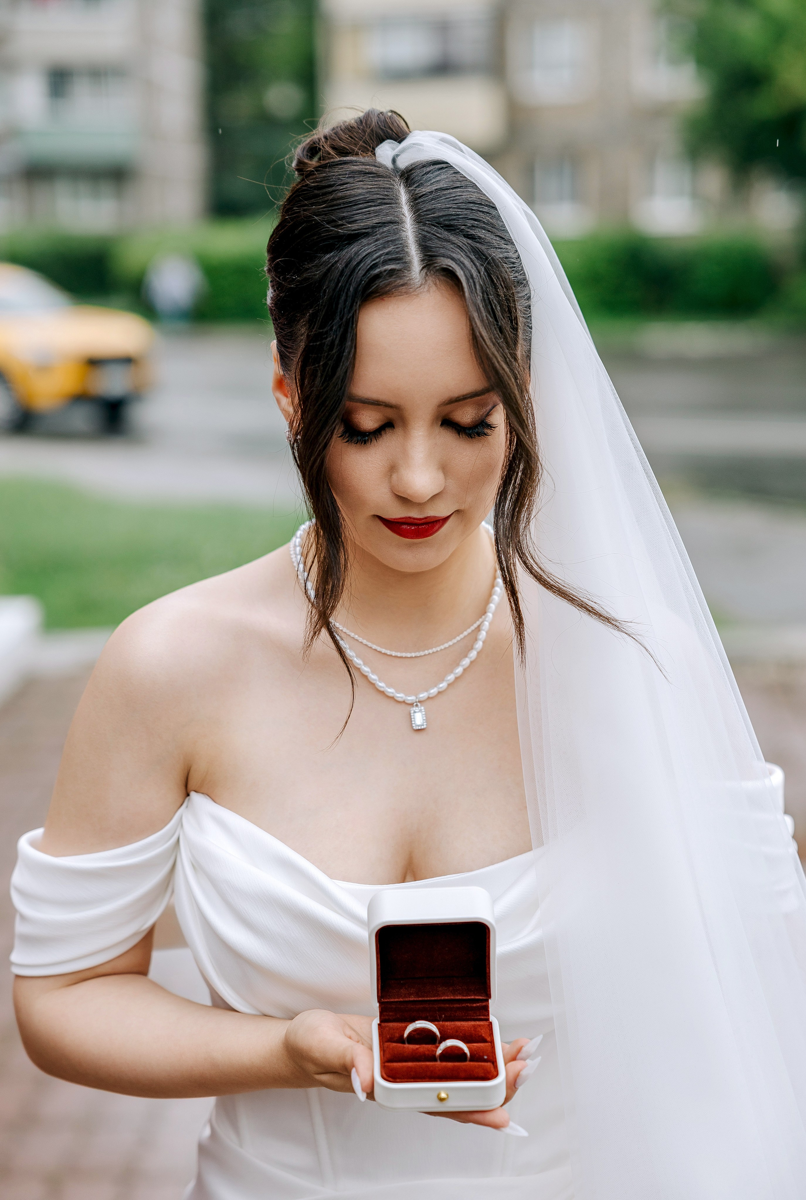 Белый лист. Александр Антонов. Профессиональный свадебный, репортажный фотограф в Москве, Подольске. Фото+Видео на любой праздник