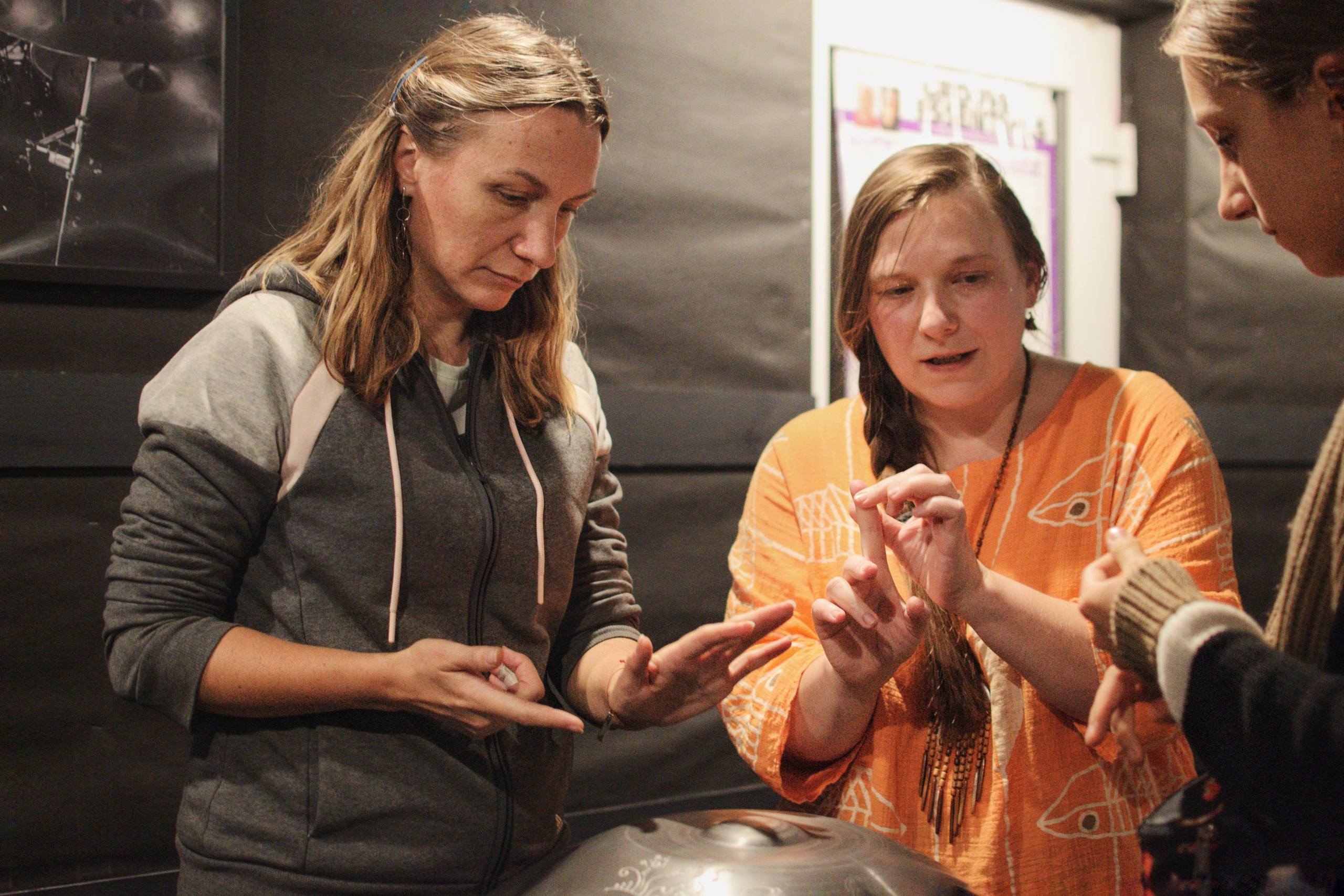 Фотосъемка мастер-класса по Хангдраму с Екатериной Князевой в школе барабанов Dedov.Drums Зеленоград. Предметный и контентный фотограф в Москве и Зеленограде Анастасиевская