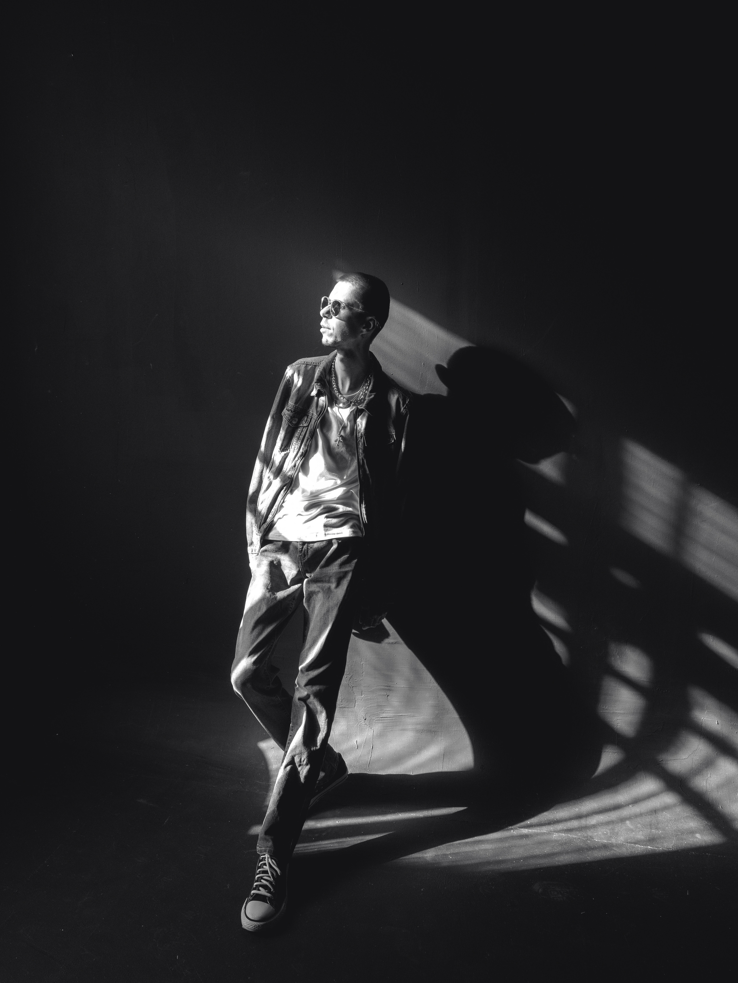 Семен. Фотосессия в черно-белом стиле. Фотосессия в Спб в студии, фотограф Панютина Марина