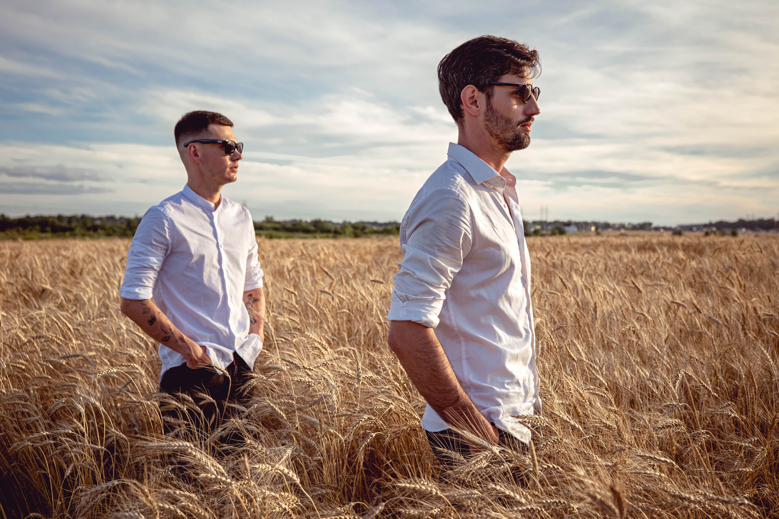 Вадим и Иван в поле. Фотосессия в Спб в студии, фотограф Панютина Марина