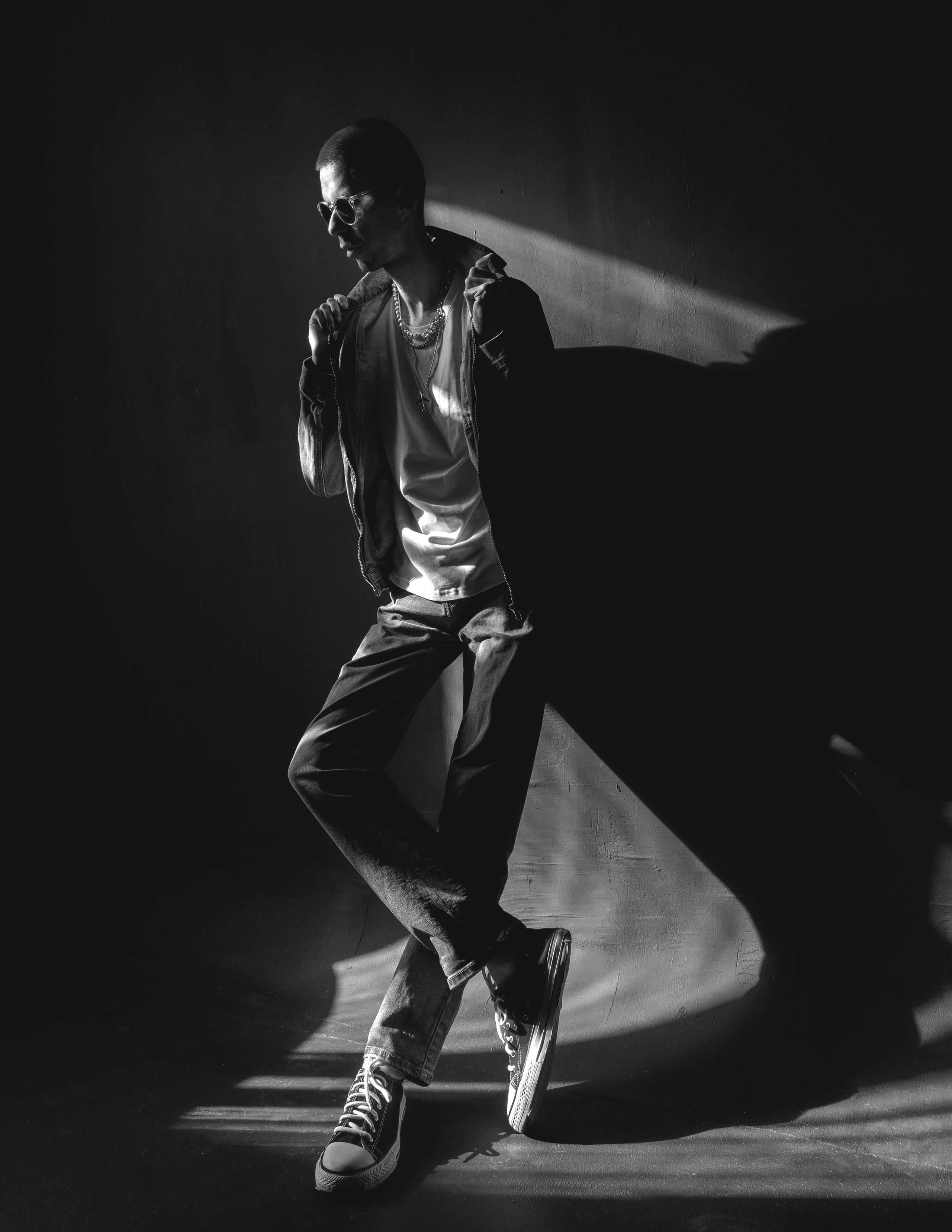 Семен. Фотосессия в черно-белом стиле. Фотосессия в Спб в студии, фотограф Панютина Марина