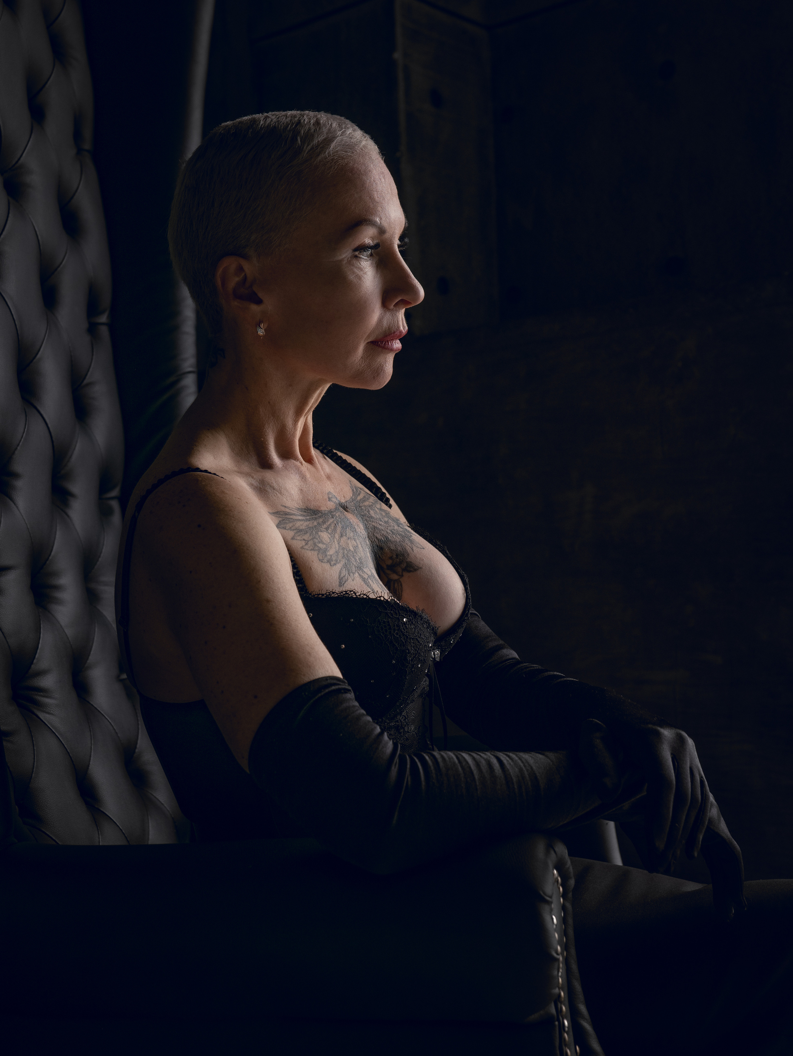 Татьяна в темной студии. Фотосессия в Спб в студии, фотограф Панютина Марина