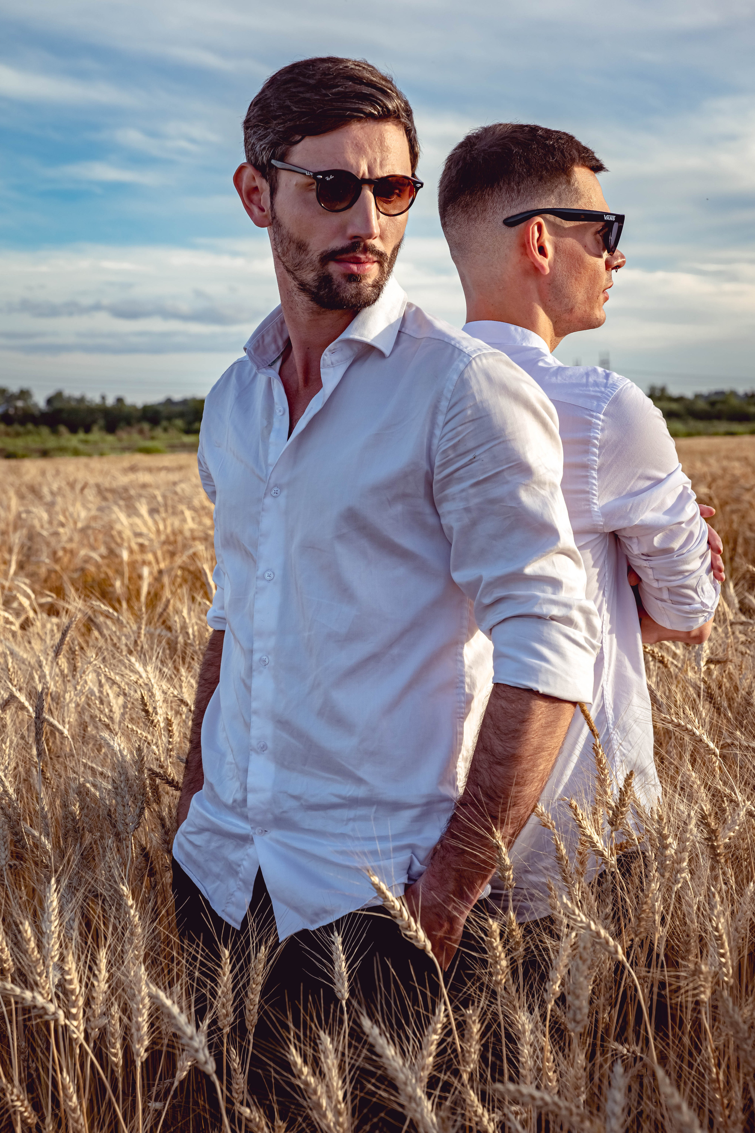 Вадим и Иван в поле. Фотосессия в Спб в студии, фотограф Панютина Марина