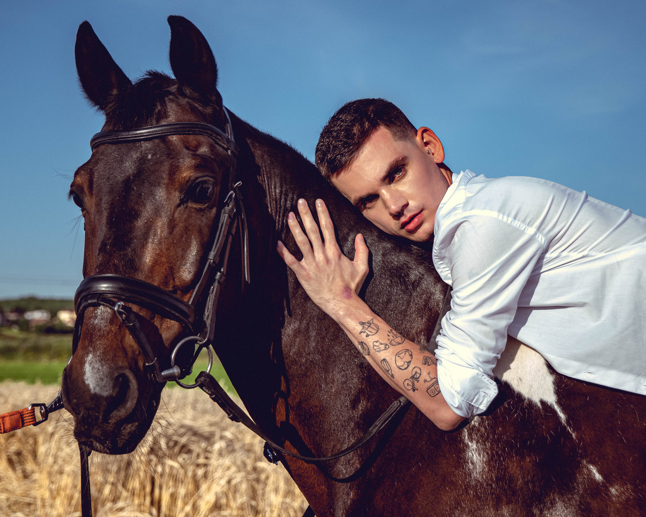 Фотодень в поле с конями. Фотосессия в Спб в студии, фотограф Панютина Марина