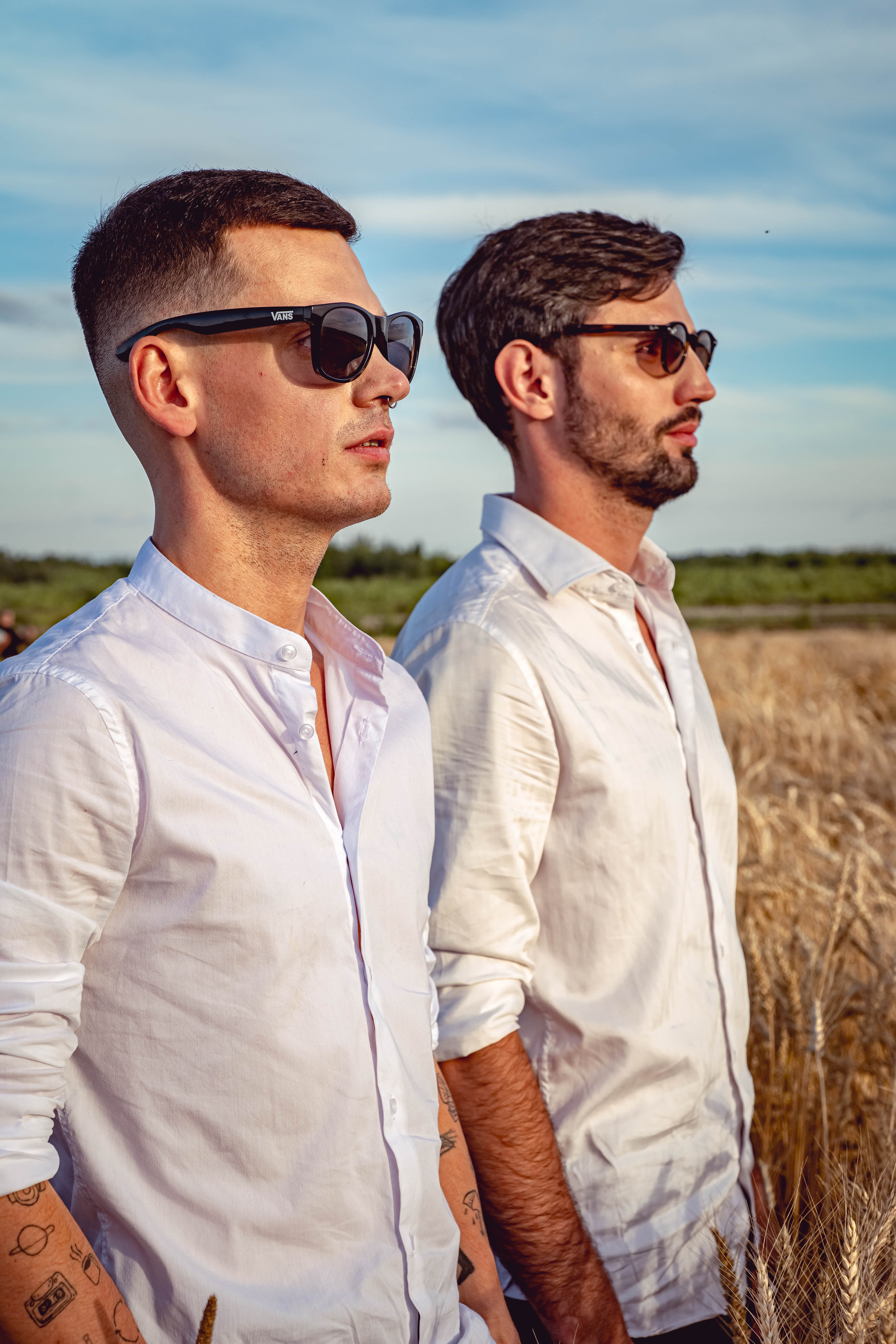 Вадим и Иван в поле. Фотосессия в Спб в студии, фотограф Панютина Марина