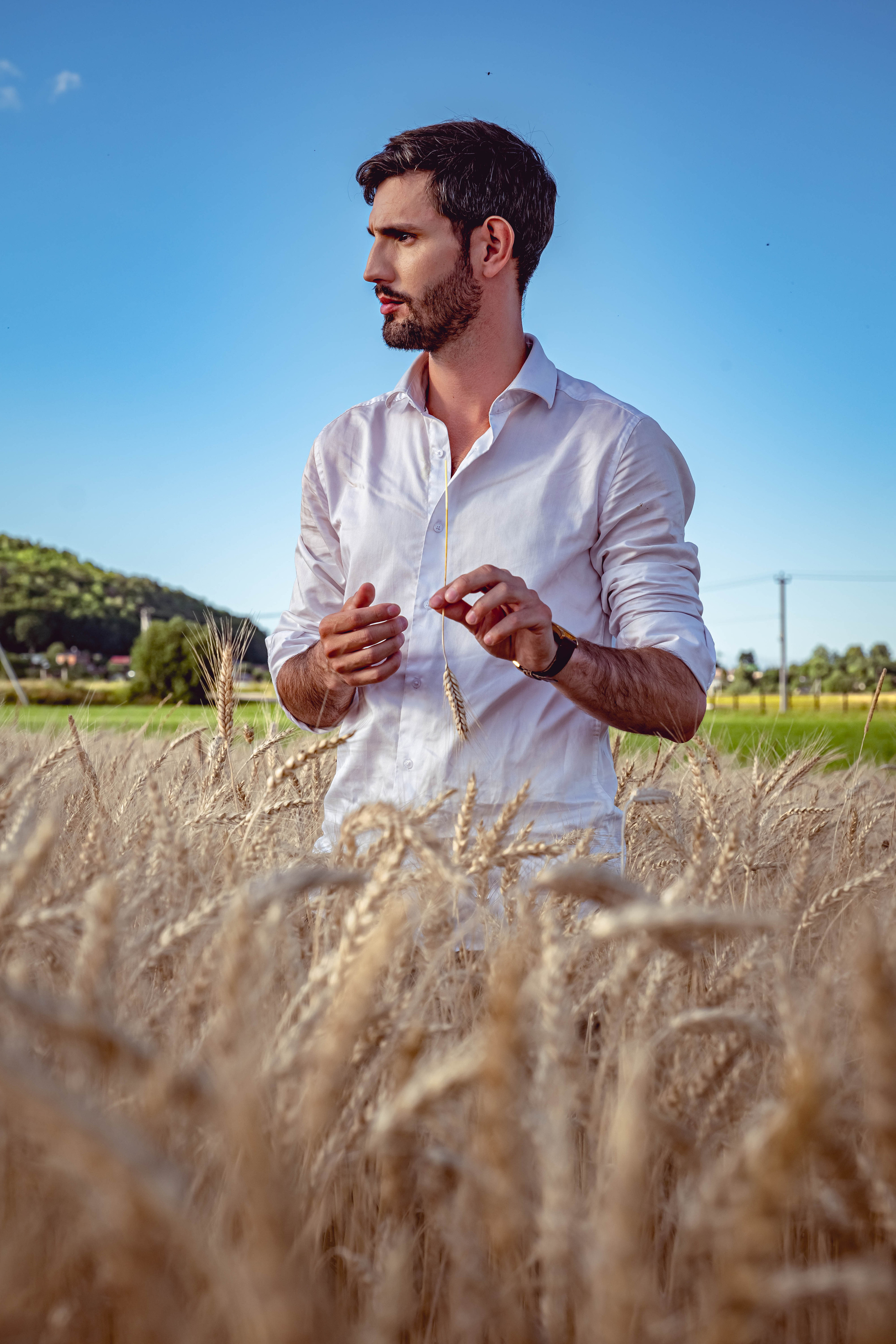 Иван в поле. Фотосессия в Спб в студии, фотограф Панютина Марина