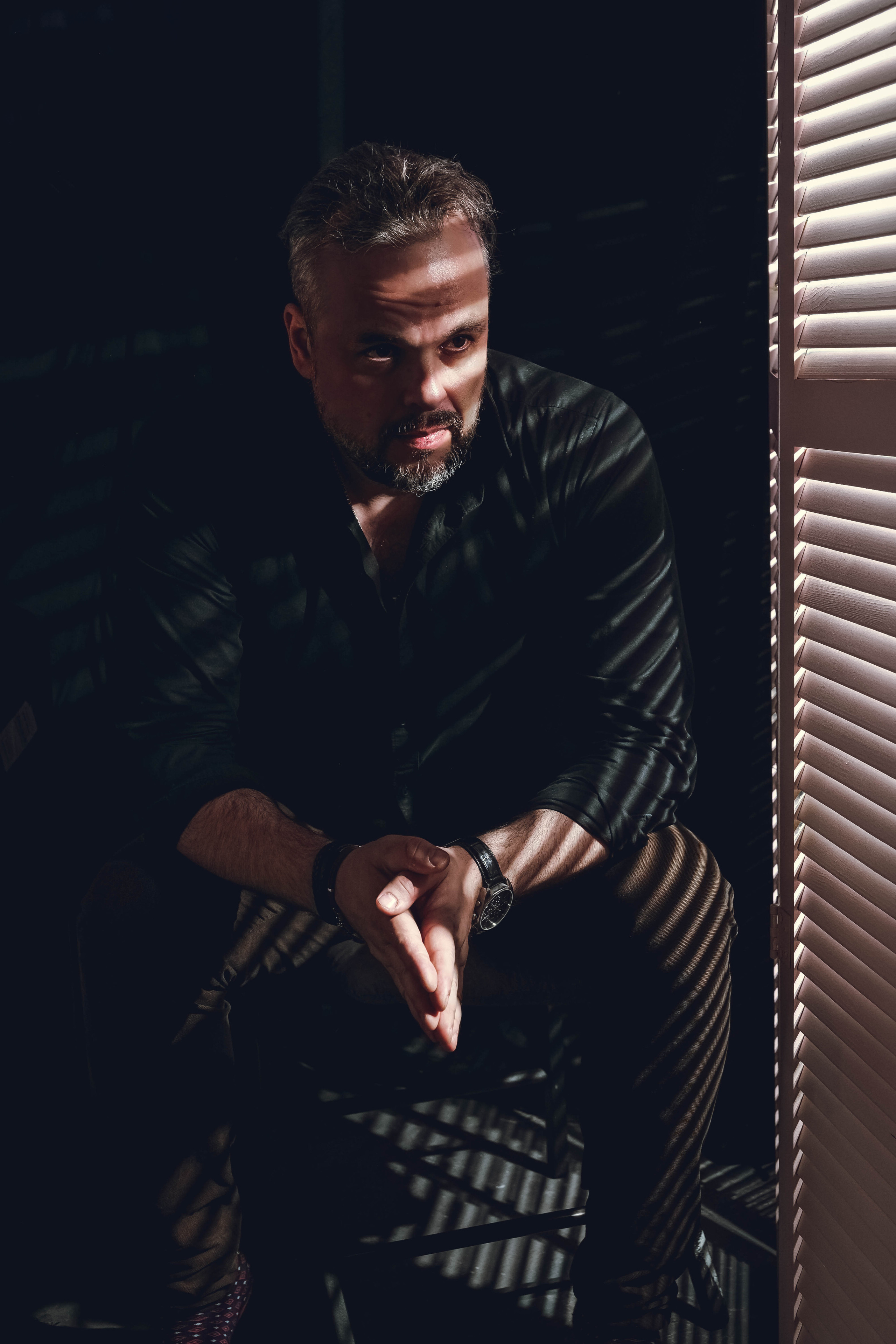 Фотограф Александр Шведов. Портрет. Фотосессия в Спб в студии, фотограф Панютина Марина