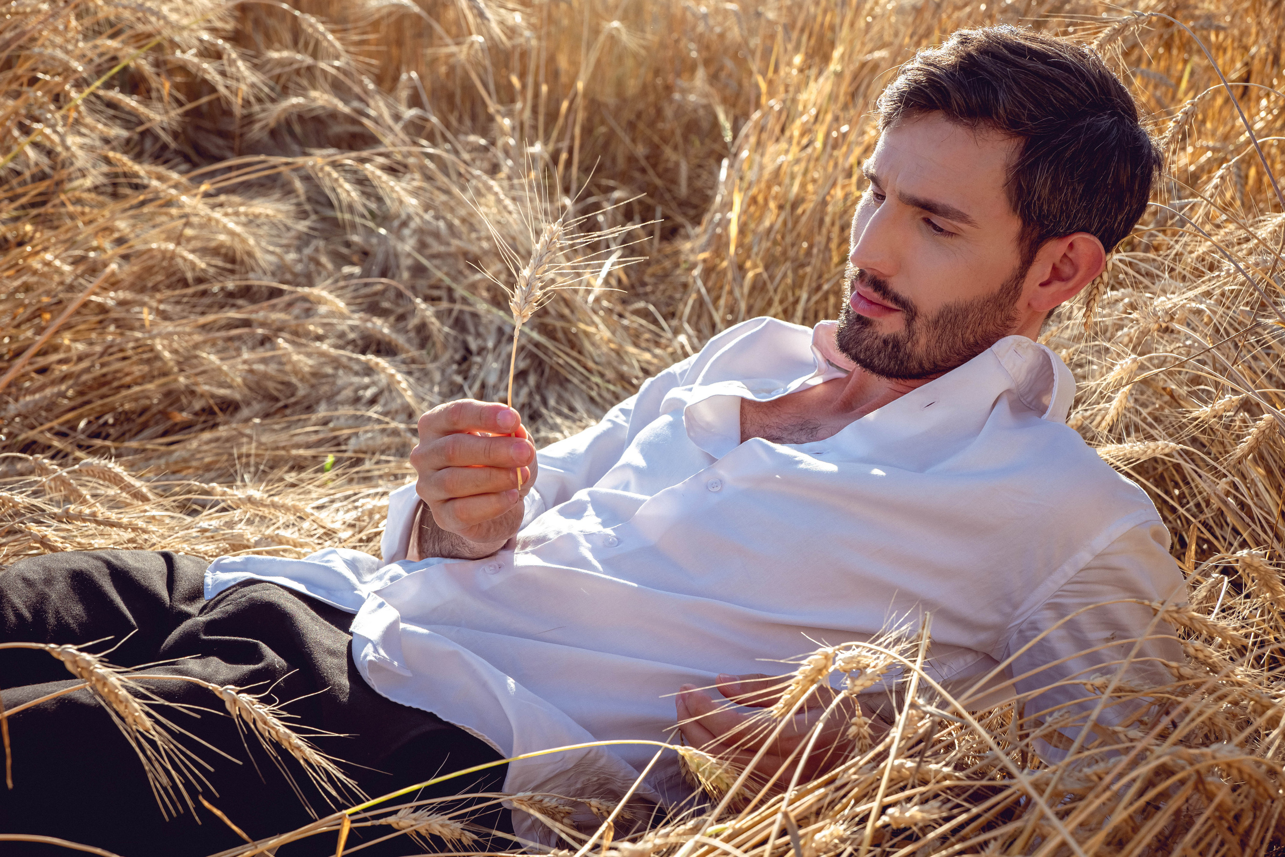 Иван в поле. Фотосессия в Спб в студии, фотограф Панютина Марина