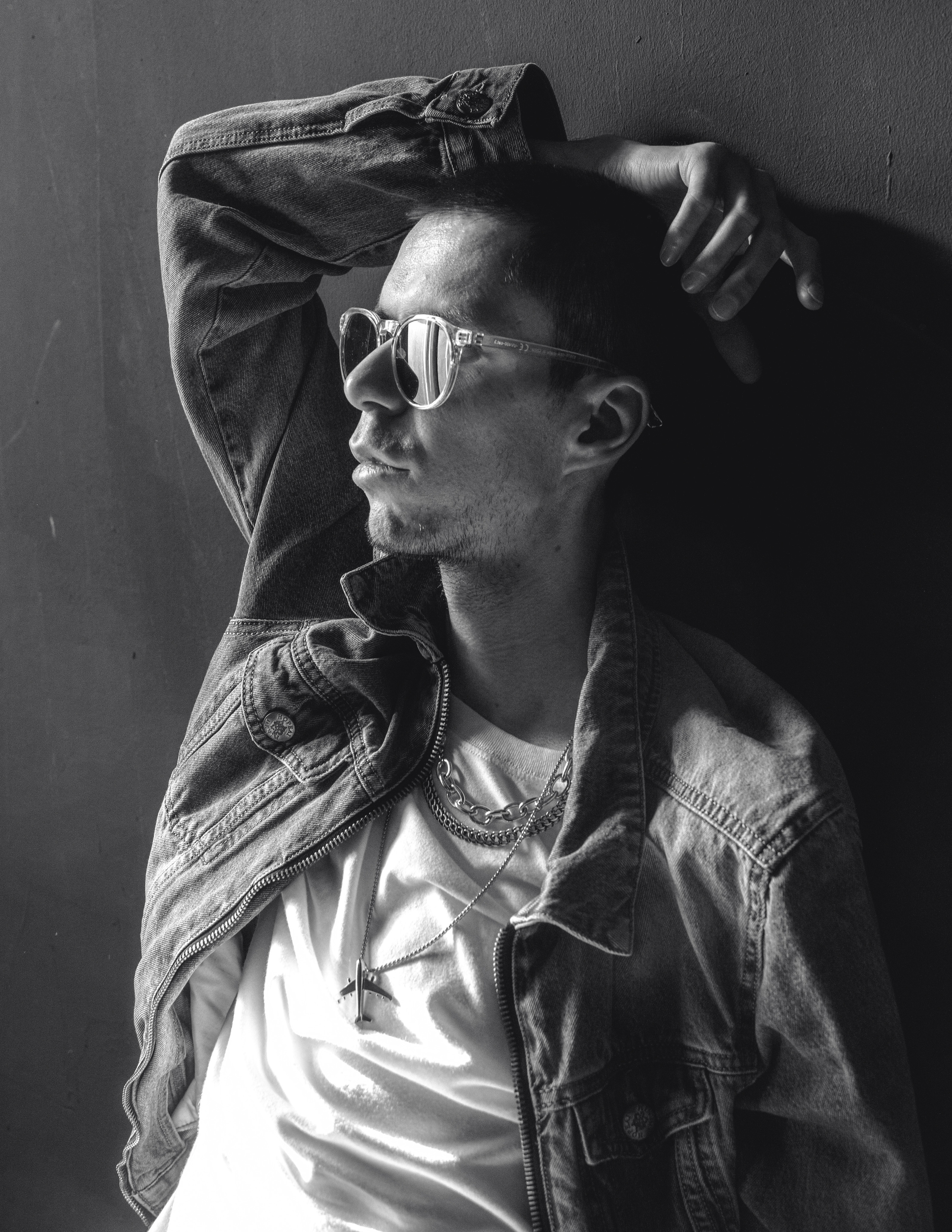 Семен. Фотосессия в черно-белом стиле. Фотосессия в Спб в студии, фотограф Панютина Марина