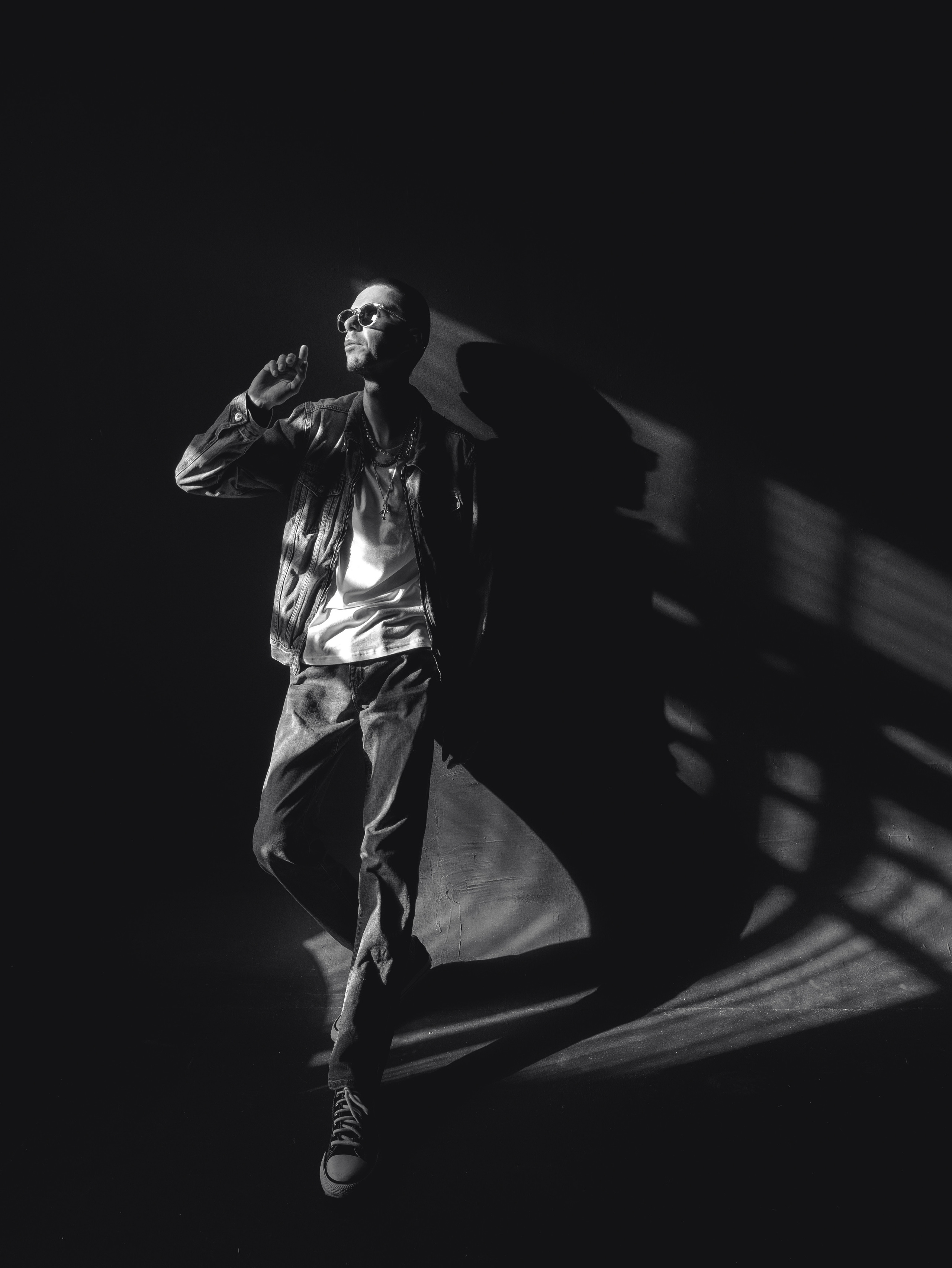 Семен. Фотосессия в черно-белом стиле. Фотосессия в Спб в студии, фотограф Панютина Марина