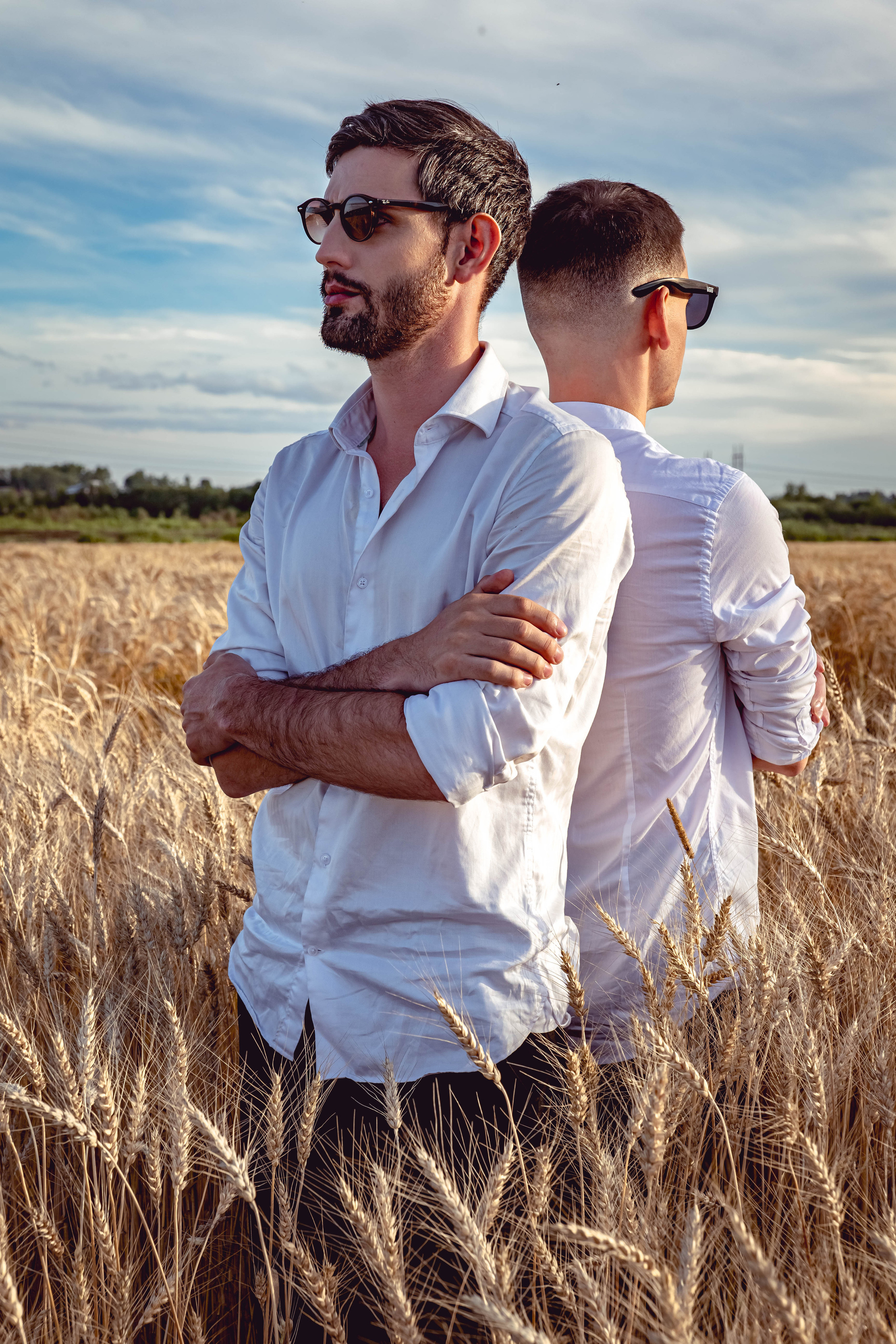 Вадим и Иван в поле. Фотосессия в Спб в студии, фотограф Панютина Марина