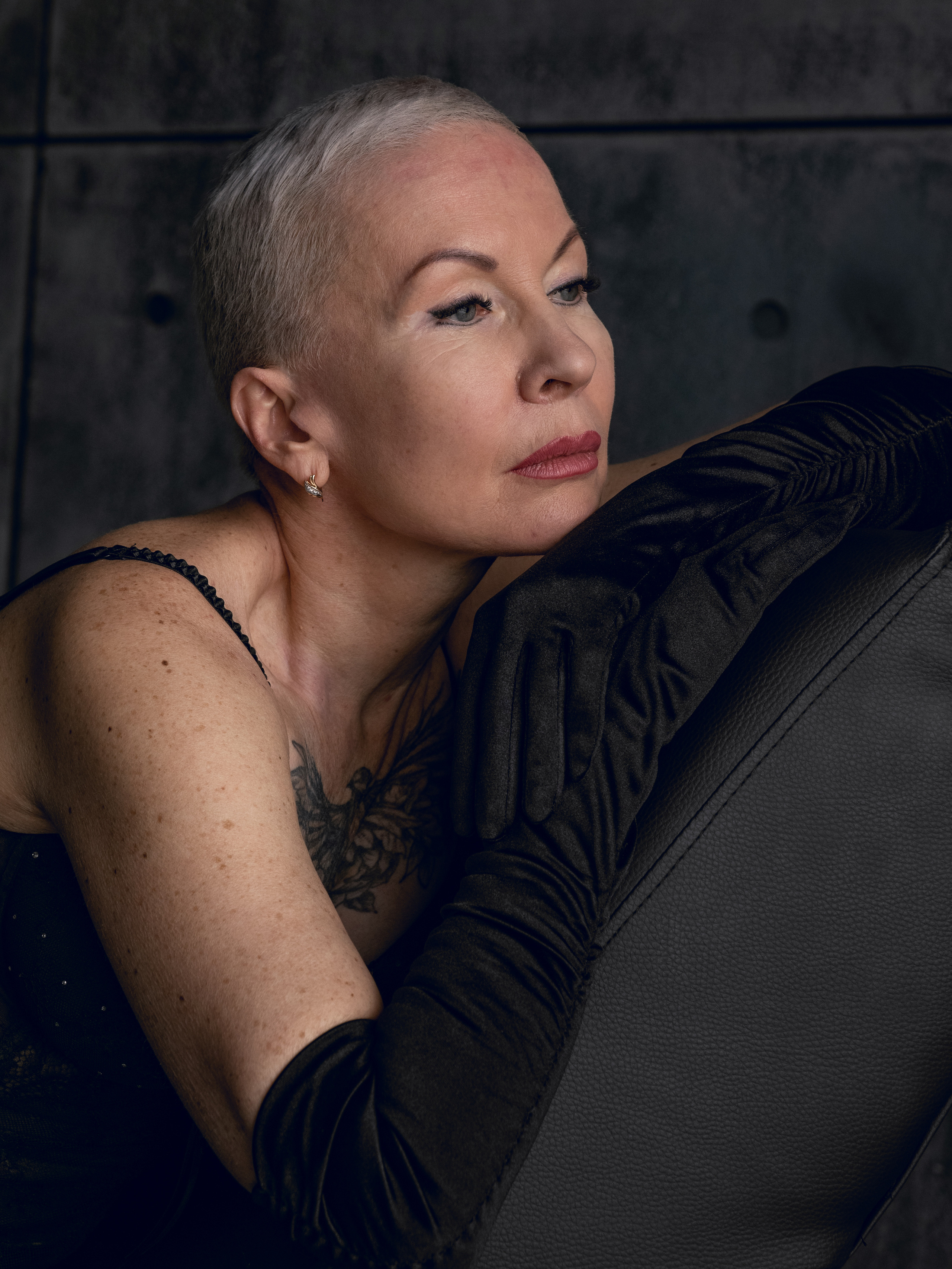 Татьяна в темной студии. Фотосессия в Спб в студии, фотограф Панютина Марина