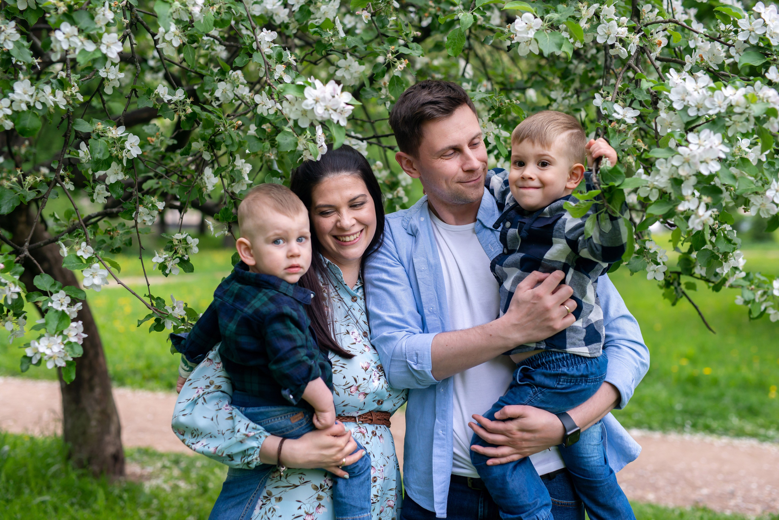 Наташа и Дима (фотосессия в цветущих садах). Портретный, семейный и свадебный фотограф в Санкт-Петербурге и в Пушкине Ширяев Денис