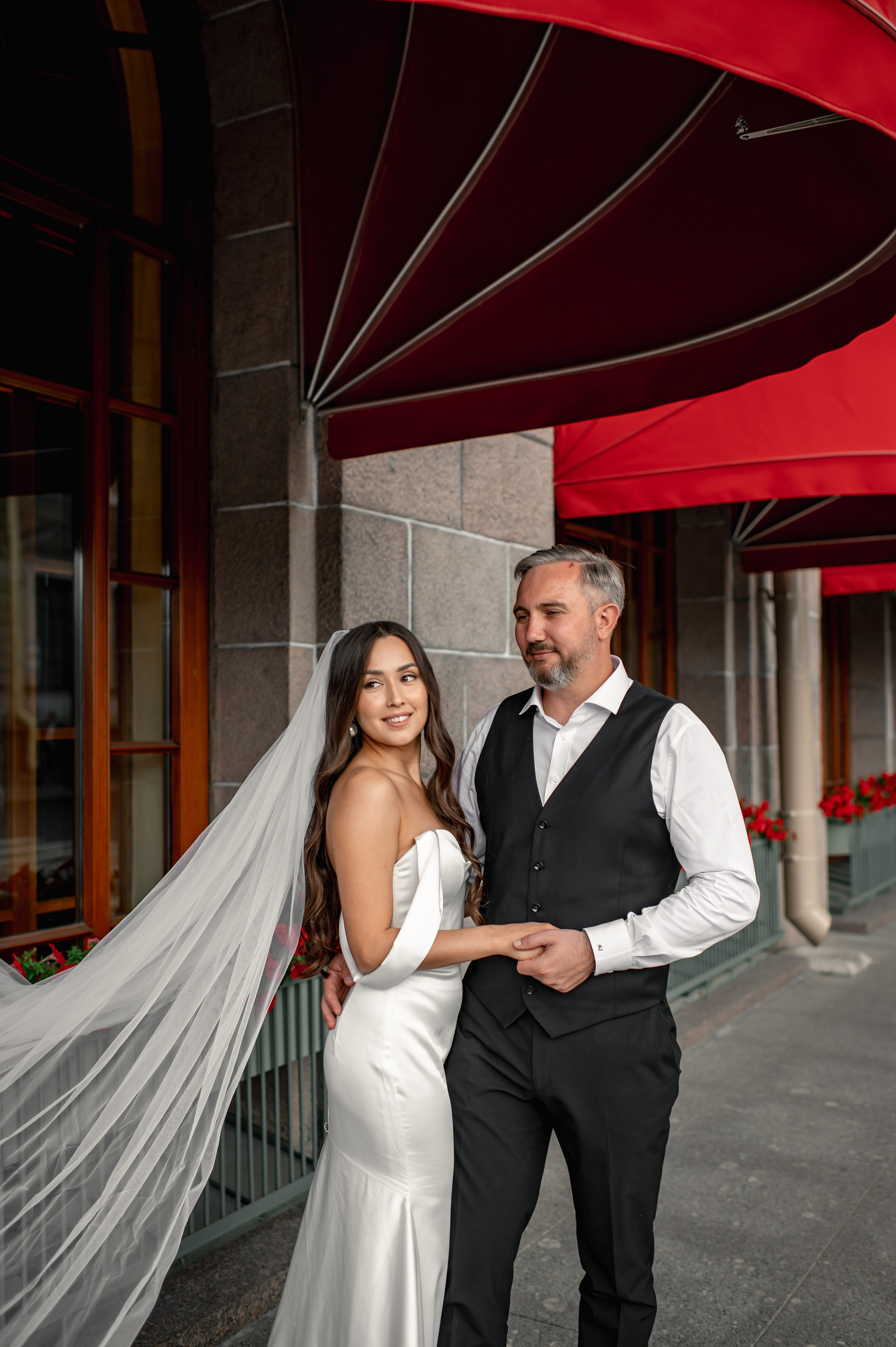 Классическая свадебная фотосессия Аины и Антона по самым красивым местам для свадебной прогулки в Санкт-Петербурге. Портретный, семейный и свадебный фотограф в Санкт-Петербурге и в Пушкине Ширяев Денис