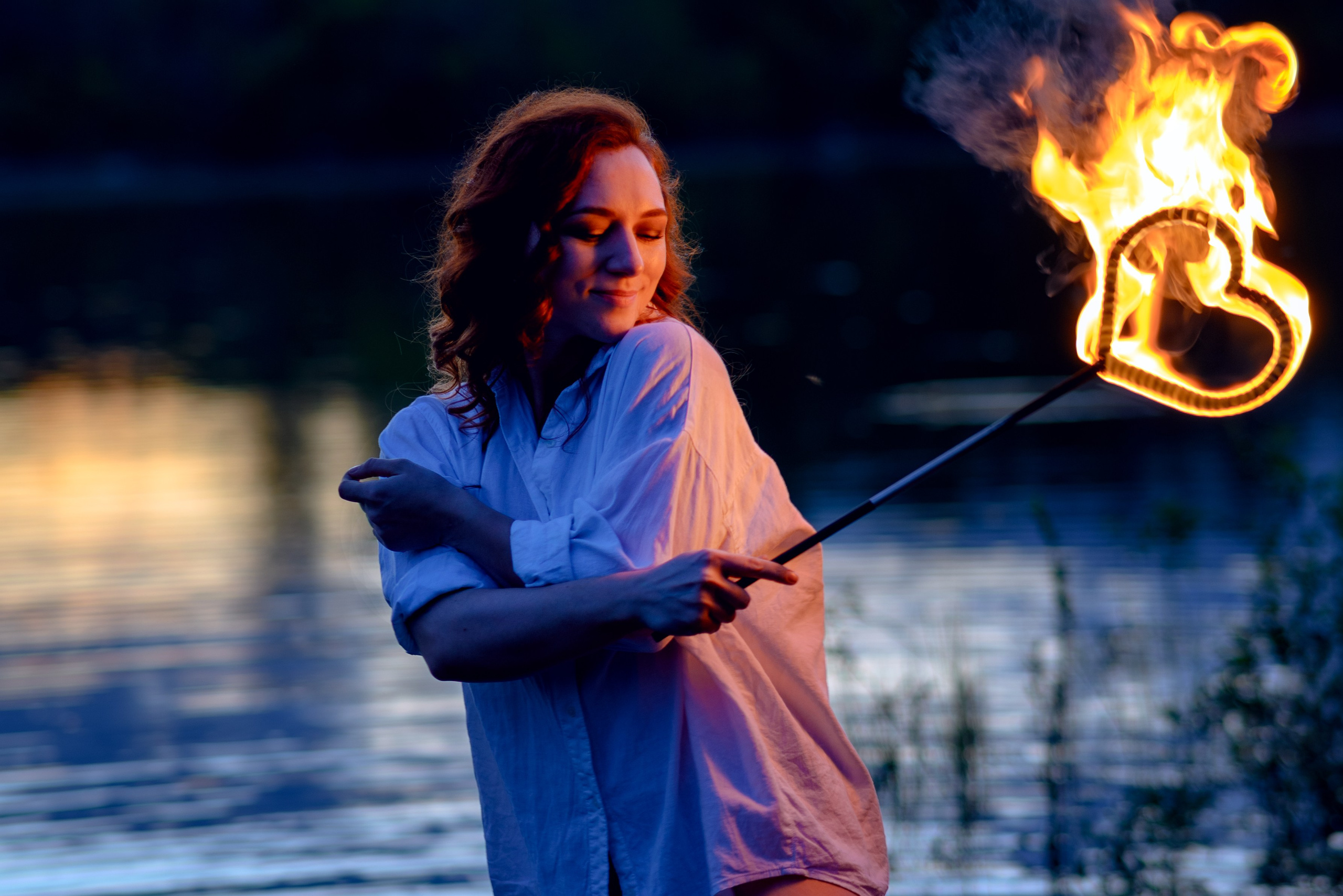 Творческие фотосессии с огнём. Портретный фотограф Александр Журов в Кинеле, Самаре и Самарской области