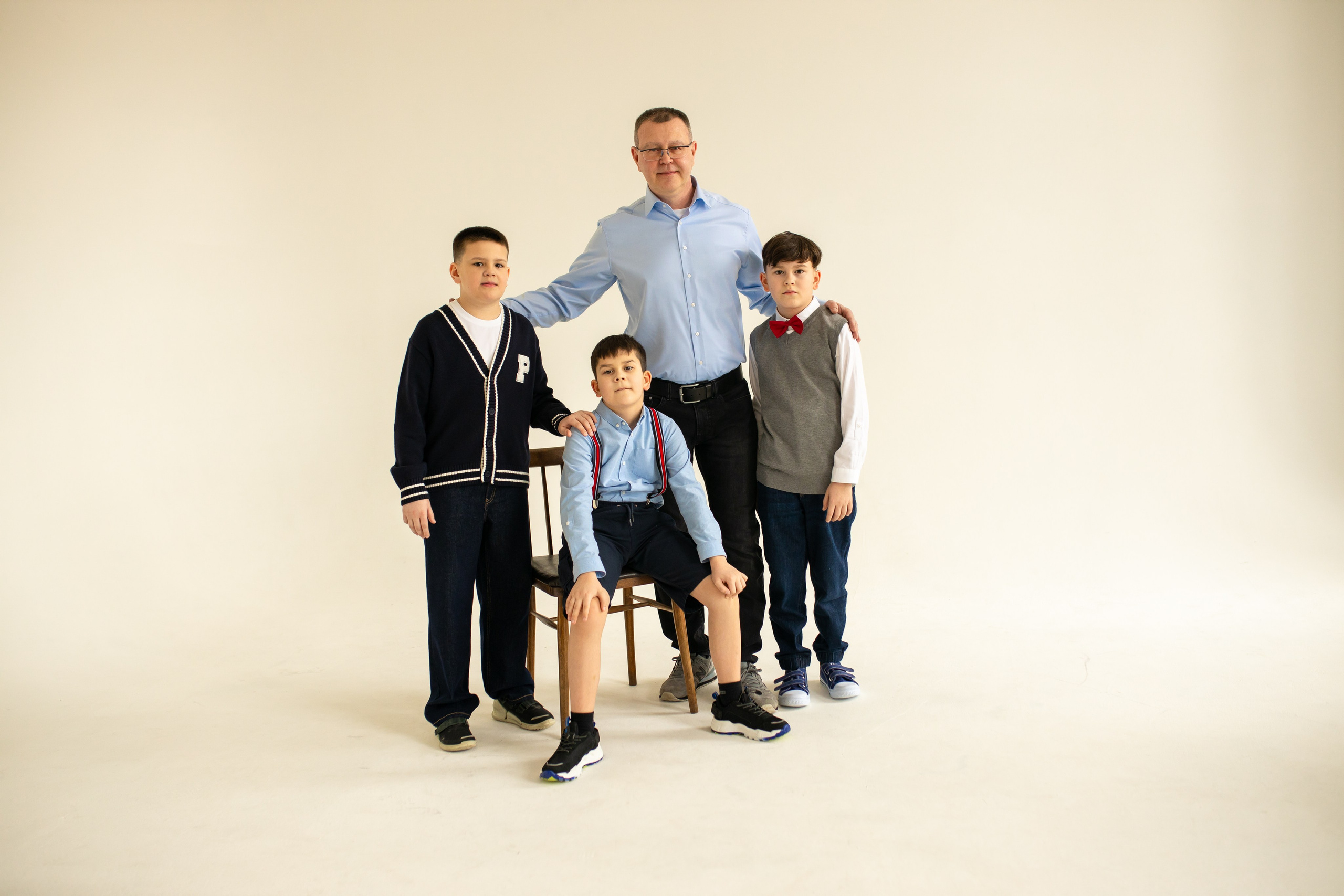 Семейная фотосессия на циклораме с естественным светом. Фотограф в Железнодорожном и Балашихе