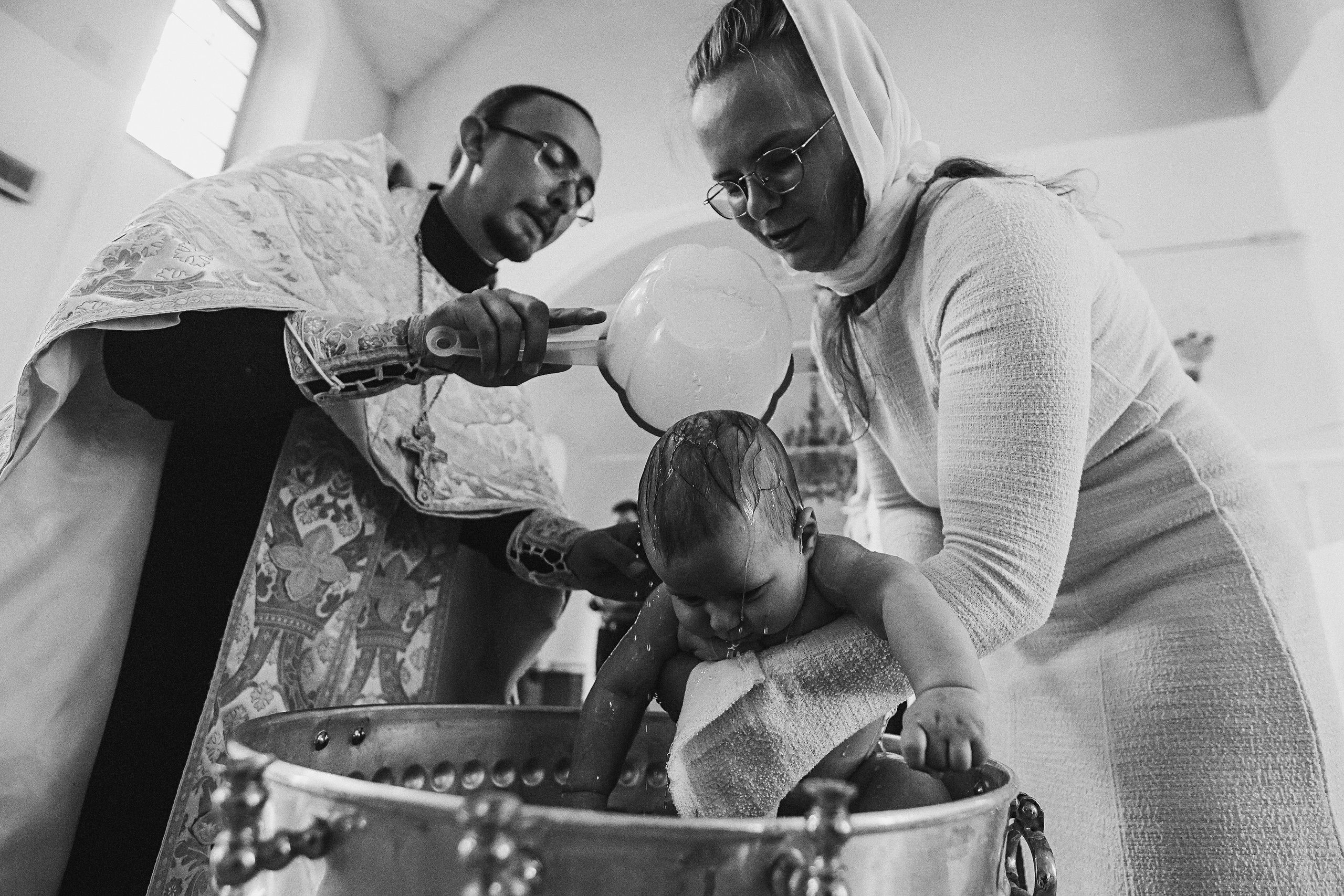 Крещение церковь около моста влюбленных. Семейный фотограф Тюмень, фотограф на роды Салмина Мария