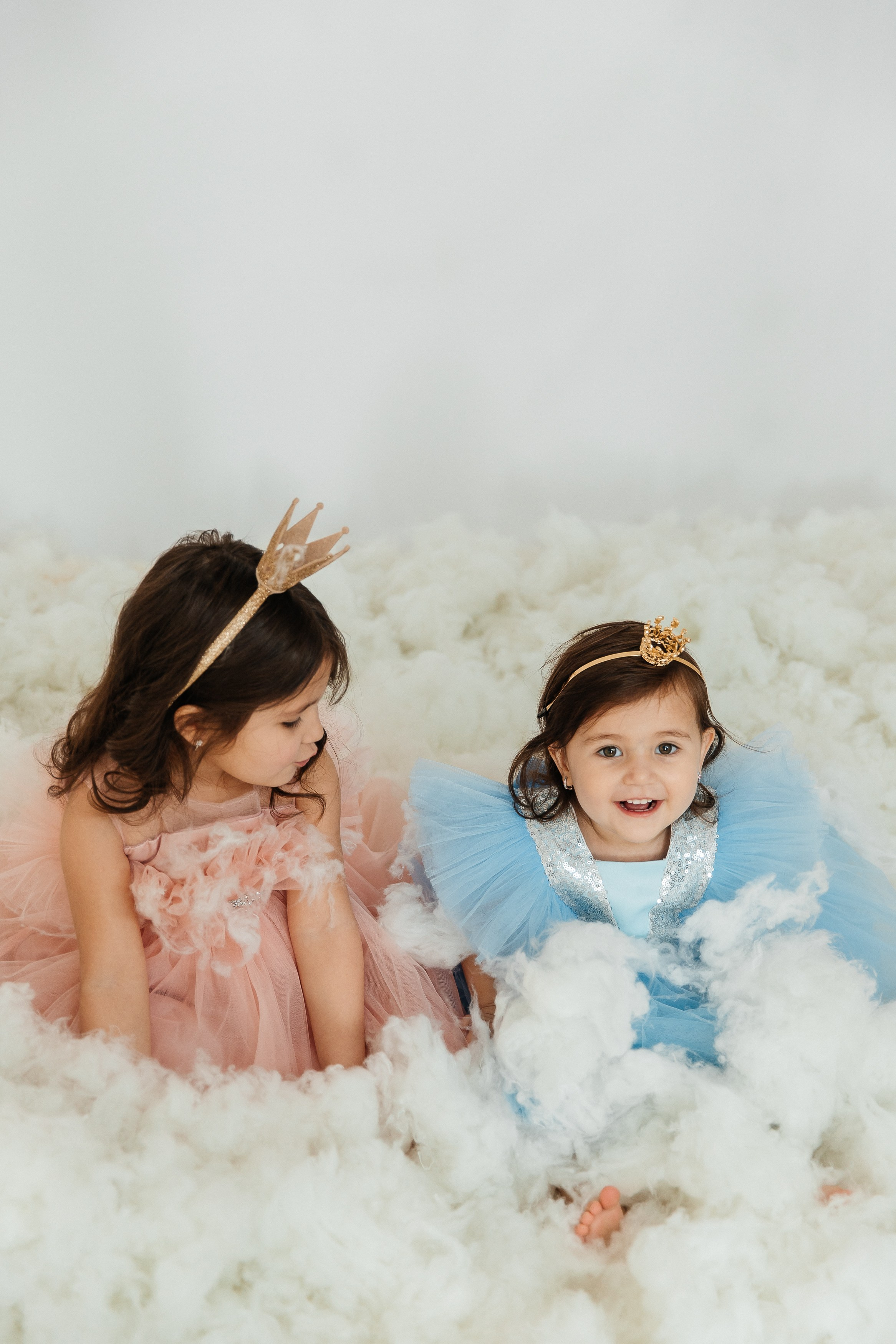 Маюша и Милаша в облаках. Воронистая Анастасия. Фотограф Якутия, Томпонский район