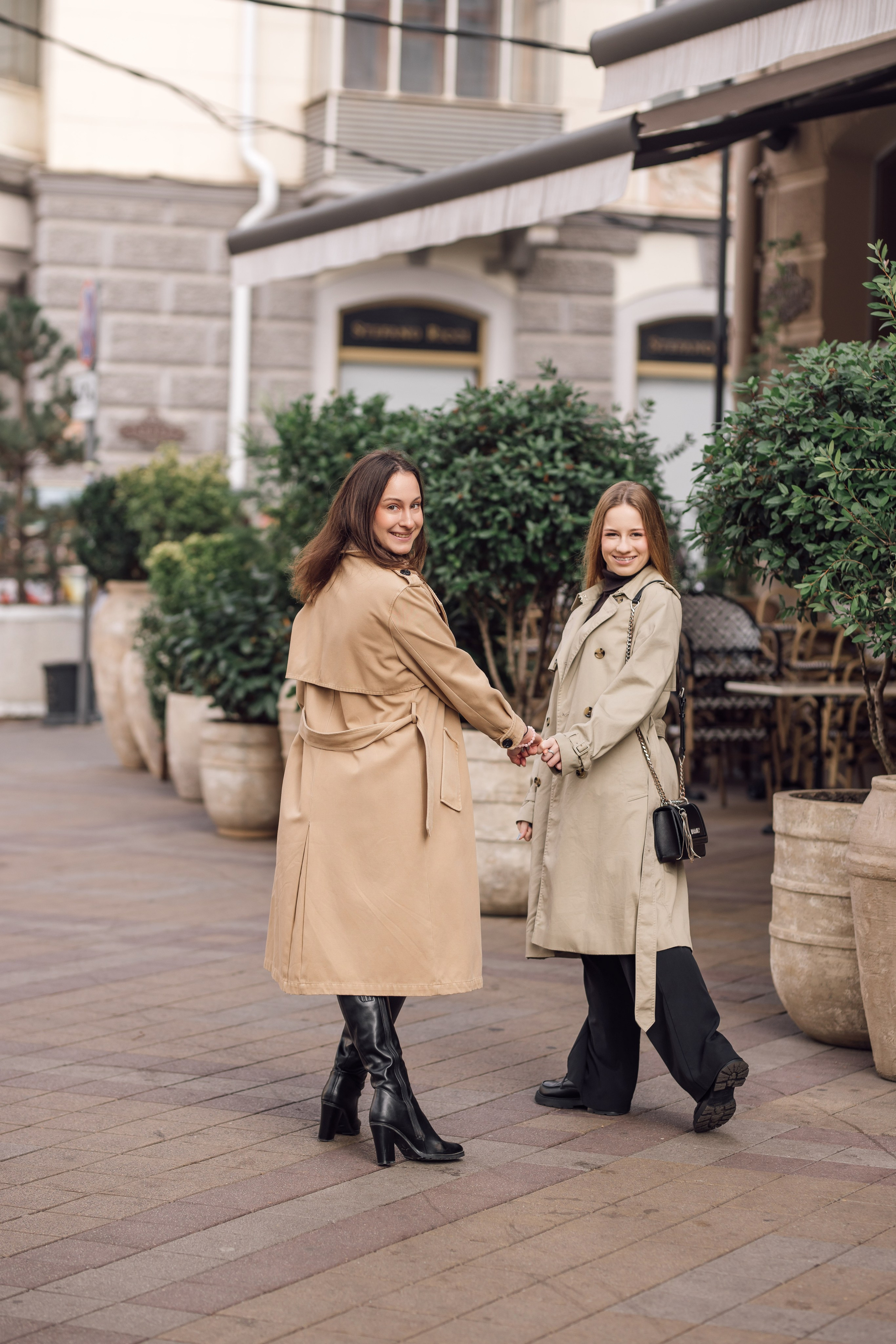 Две подружки, городская фотопрогулка. Фотохудожник Наталия Кирсанова