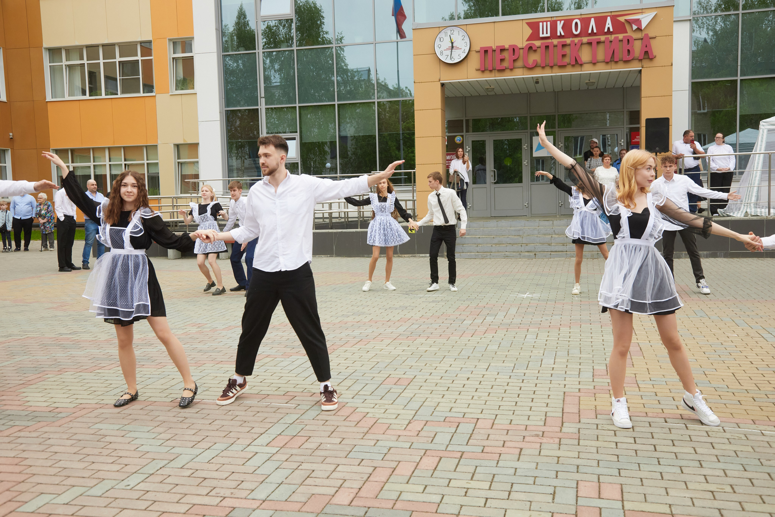Выпускные старшеклассников. Детская выездная фотостудия