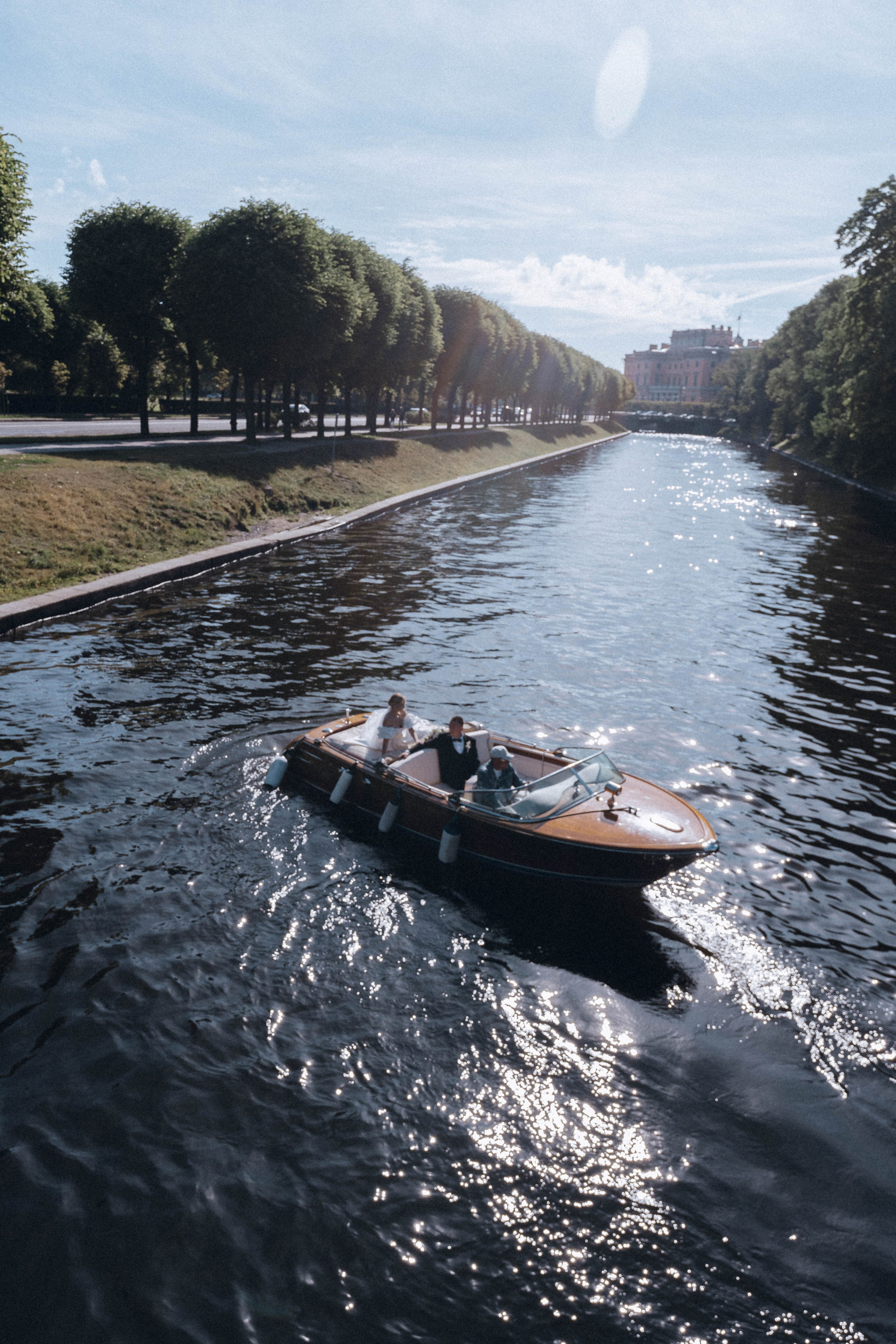 СВАДЕНБНАЯ СЬЕМКА НА КАТЕРЕ ПО КАНАЛАМ САНКТ-ПЕТЕРБУРГА И В АКВАТОРИИ НЕВЫ. Профессиональный фотограф, Санкт-Петербург — Виктория Богомолова