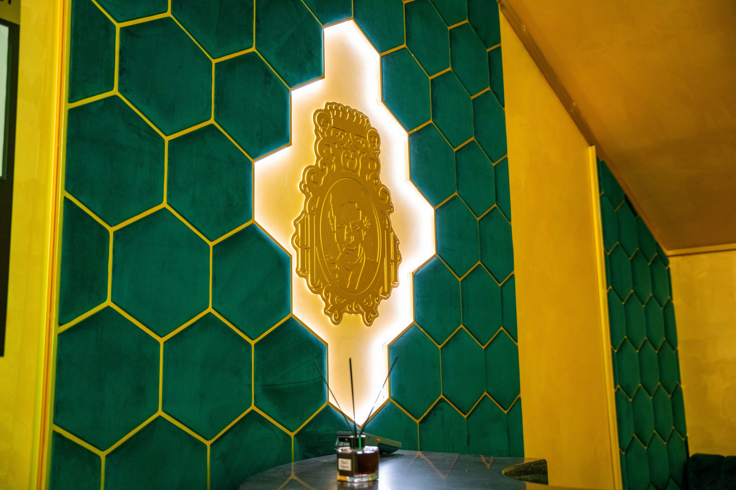 Фотосъемка интерьера стриптиз-клуба Hefner — элитный клуб Краснодара. Интерьерная фотосъемка клуба Hefner в Краснодаре — профессионально. Шедевры для Вас! Фотограф и Видеограф в Краснодаре Пахиев Руслан