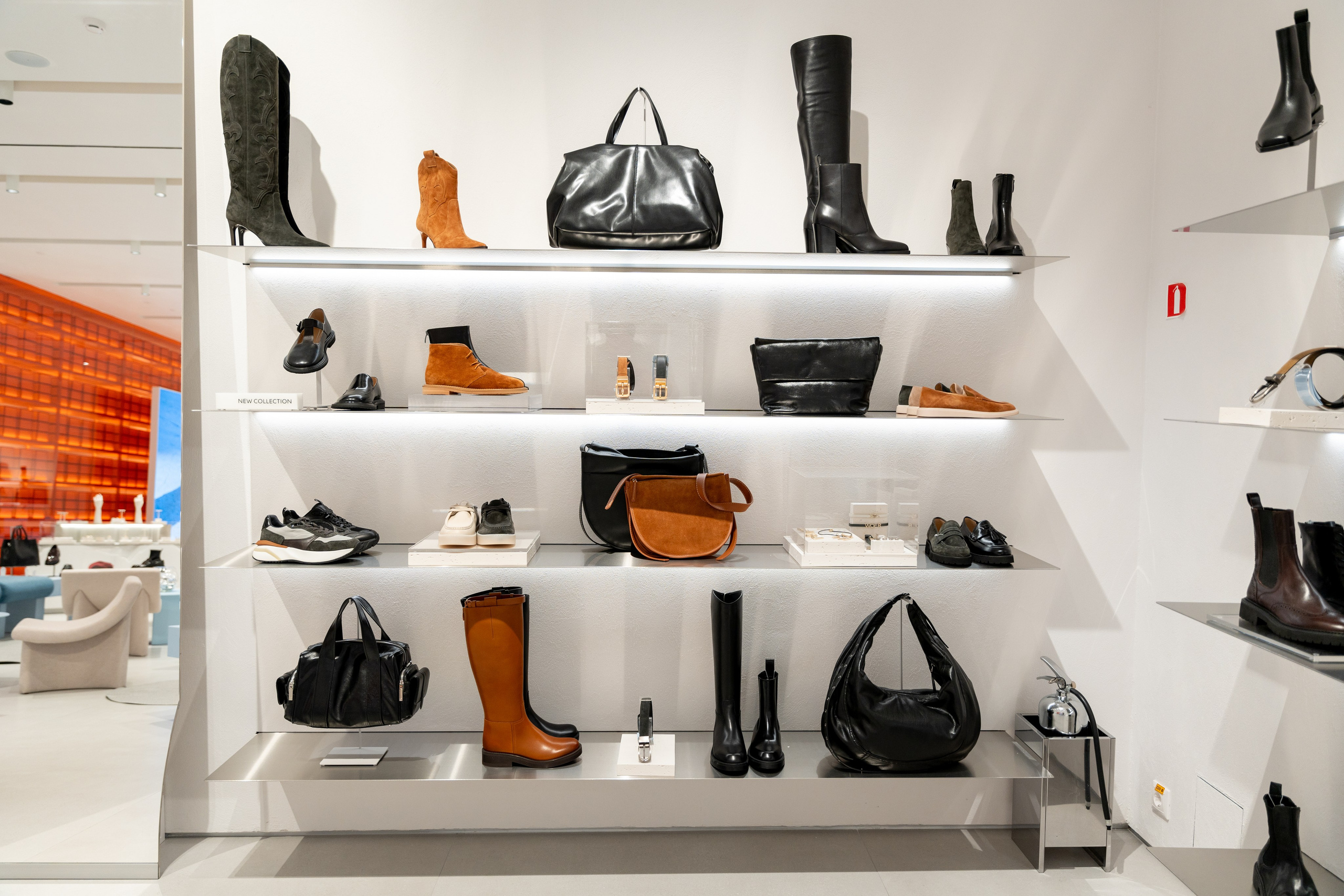 Интерьерная фотосъемка магазина Ekonika в Краснодаре — обувной бренд Профессиональная фотосъемка Ekonika — фирменный магазин в Краснодаре. Шедевры для Вас! Фотограф и Видеограф в Краснодаре Пахиев Руслан