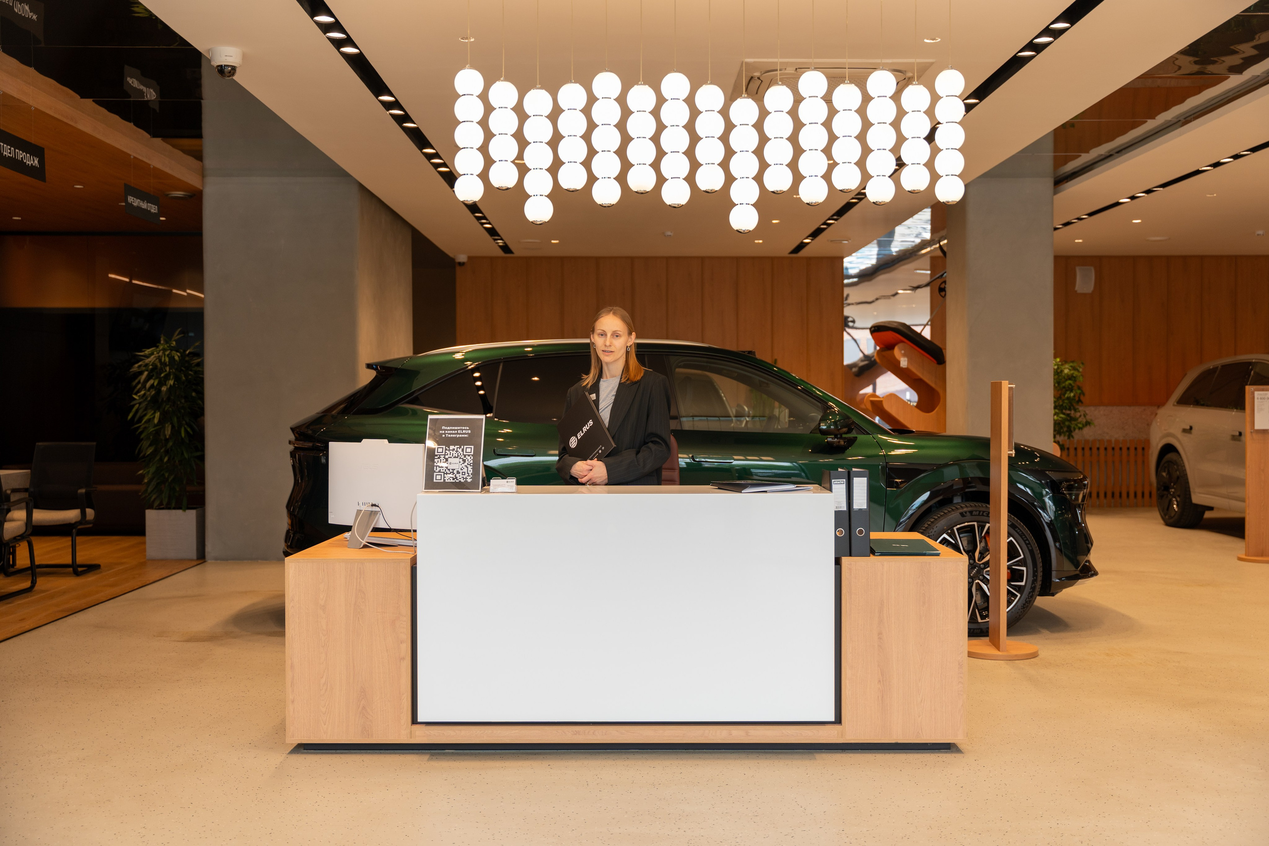 Интерьерная фотосъемка автосалона Elrus в Краснодаре. Zeekr, LiXiang Профессиональная фотосъемка интерьера премиум-автосалона в Краснодаре. Шедевры для Вас! Фотограф и Видеограф в Краснодаре Пахиев Руслан