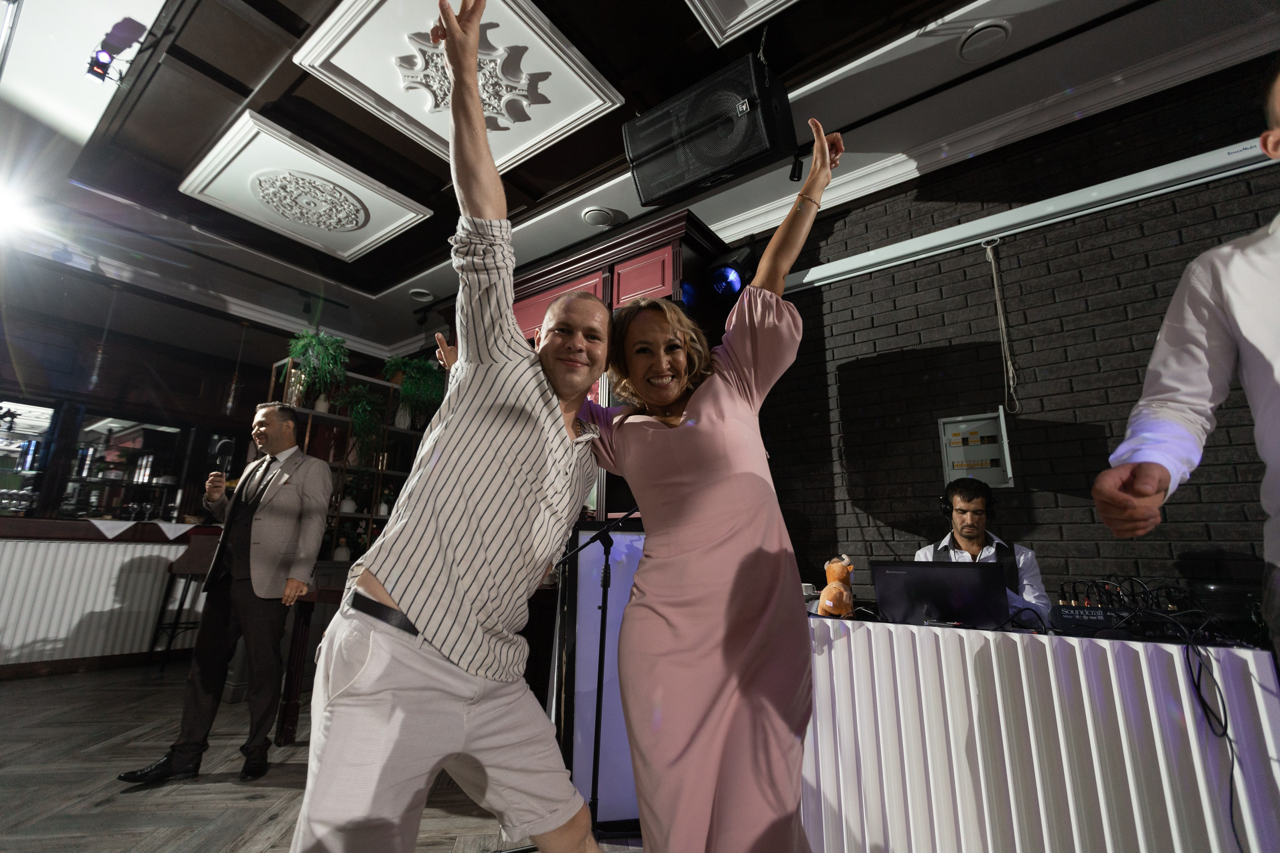 Свадебный фотограф Уфа — Руслан ГабдлисламовЖивые эмоции, красивые кадры, воспоминания на всю жизнь.Работаю по всей Республике Башкортоста. Свадебный фотограф Уфа Руслан Габдлисламов