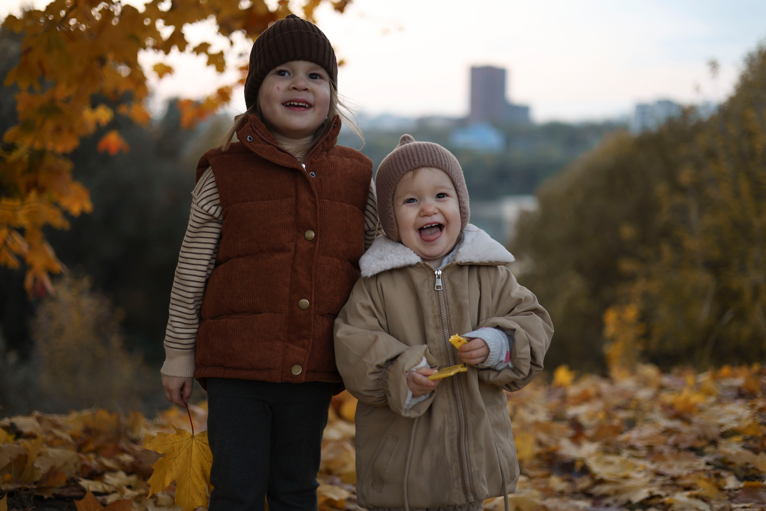 Осенняя прогулка папы с дочками. Семейный и детский фотограф в Москве Анастасия Мурга