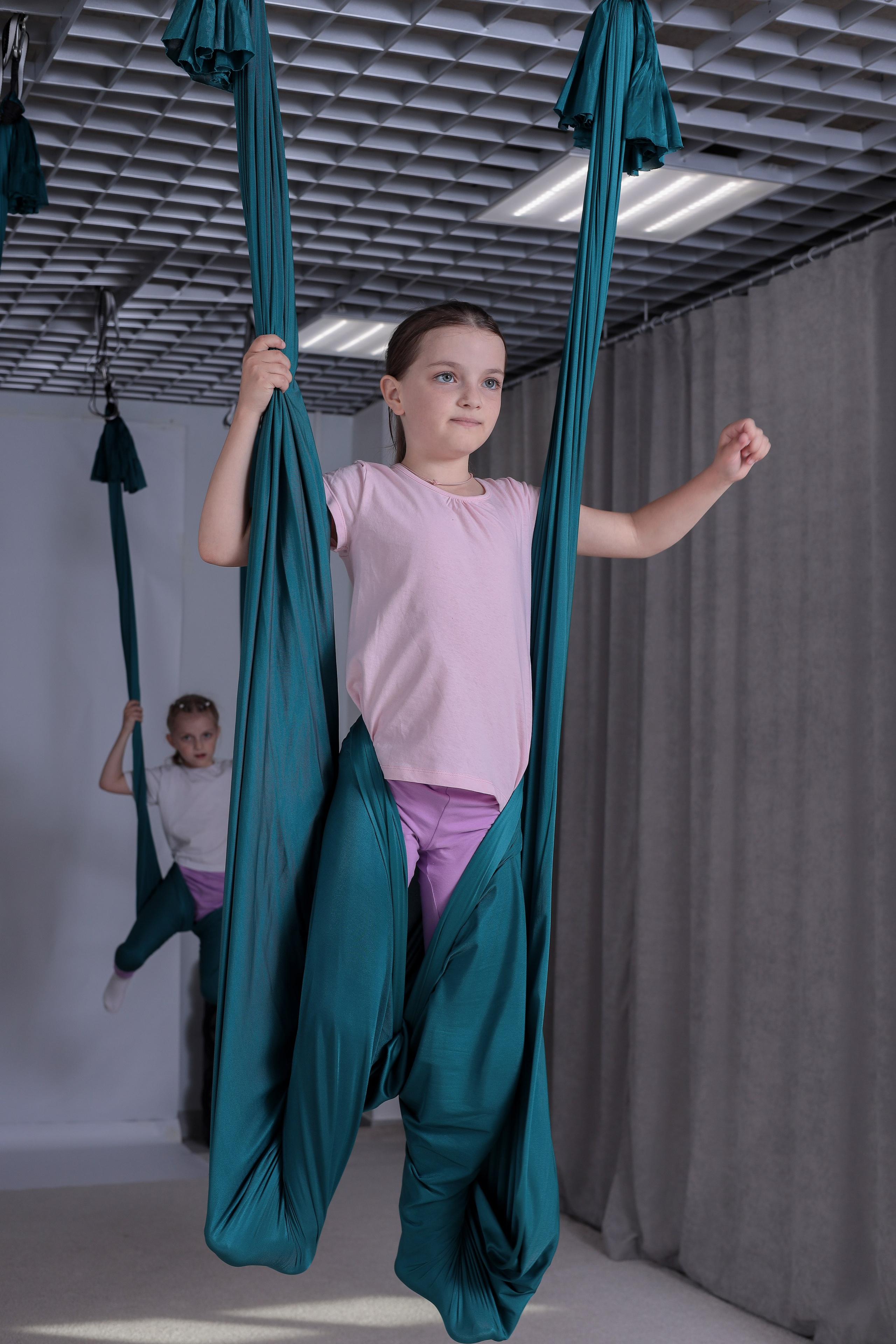 Детская аэройога. Фотограф Надршина Лилия
